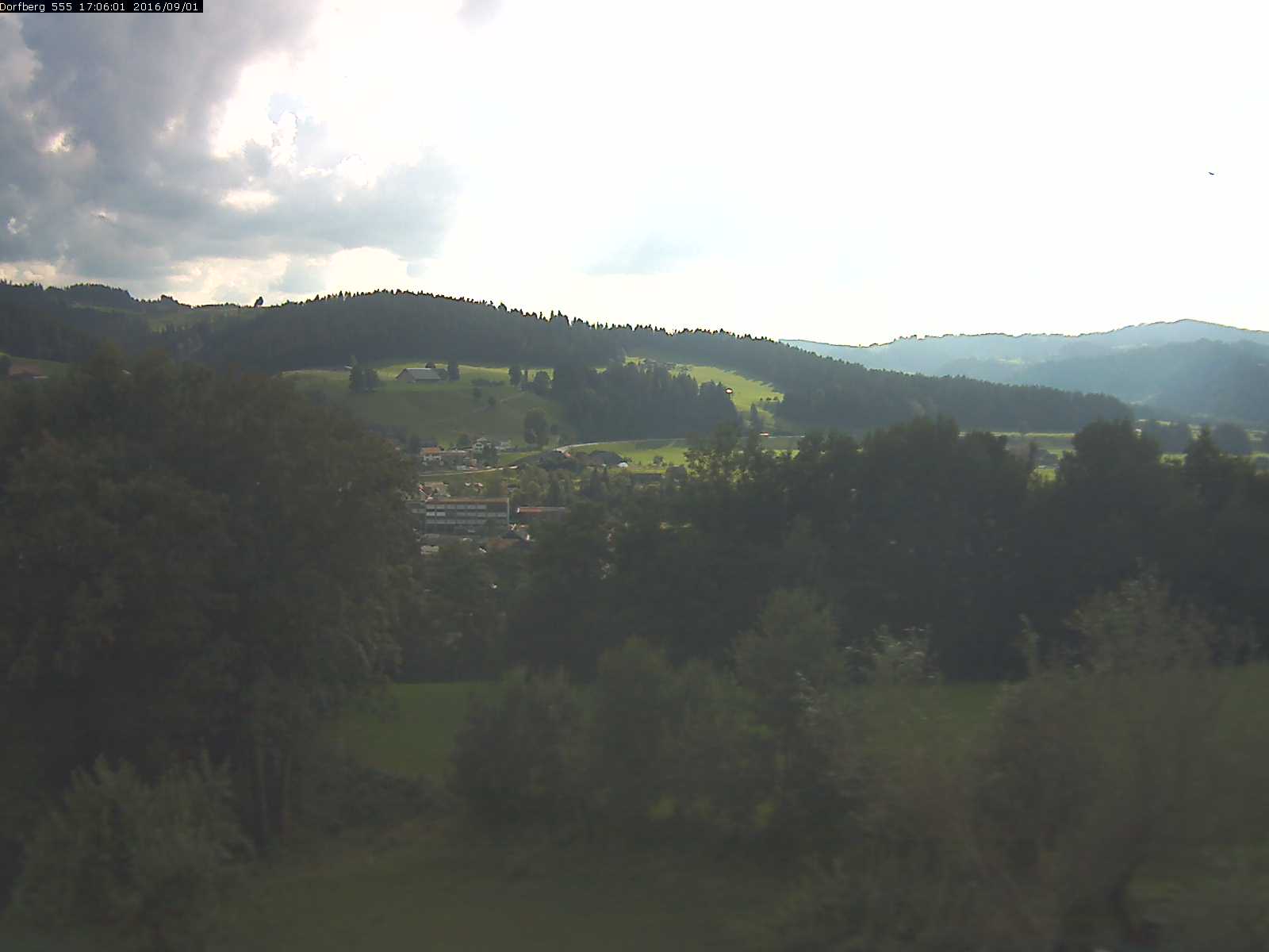 Webcam-Bild: Aussicht vom Dorfberg in Langnau 20160901-170601