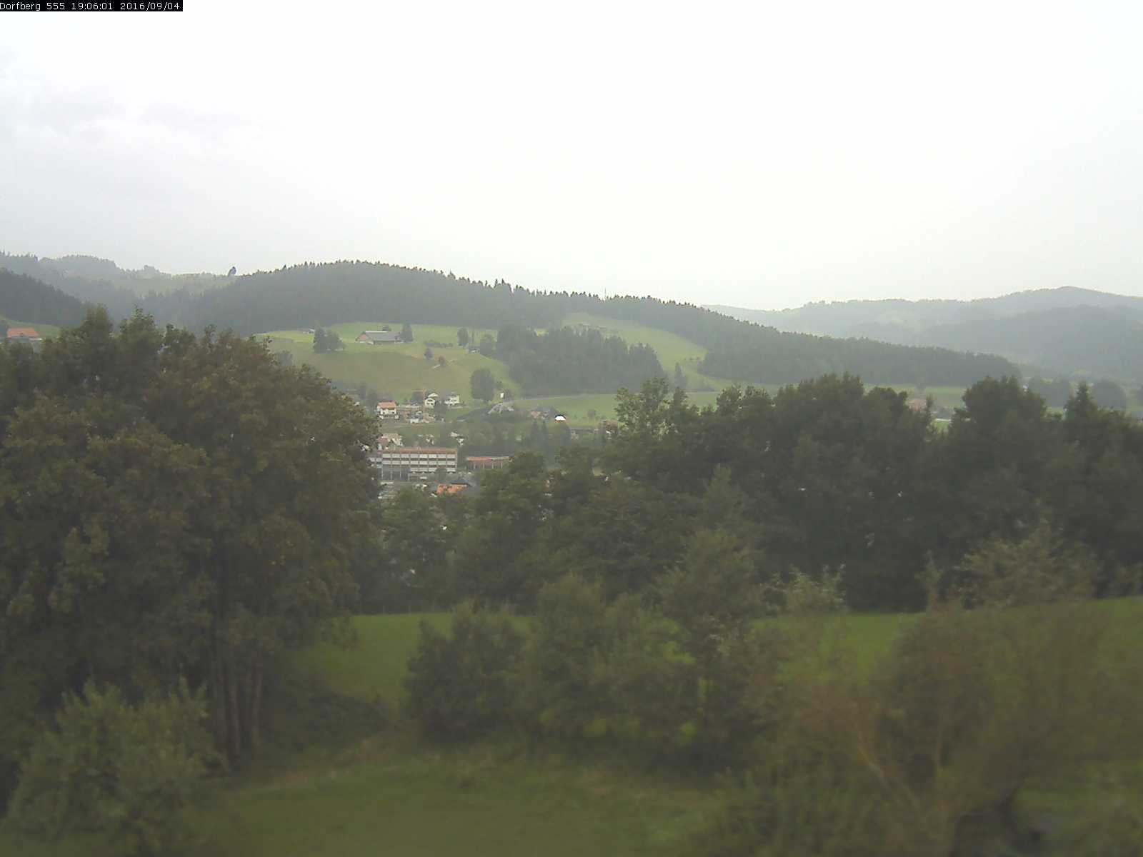 Webcam-Bild: Aussicht vom Dorfberg in Langnau 20160904-190601