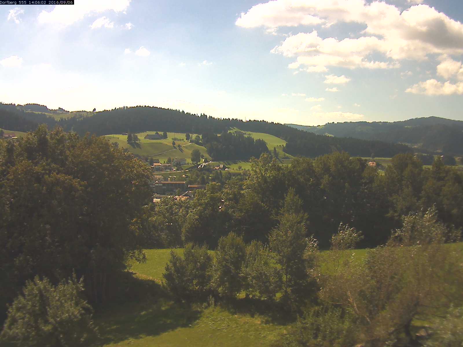 Webcam-Bild: Aussicht vom Dorfberg in Langnau 20160906-140601