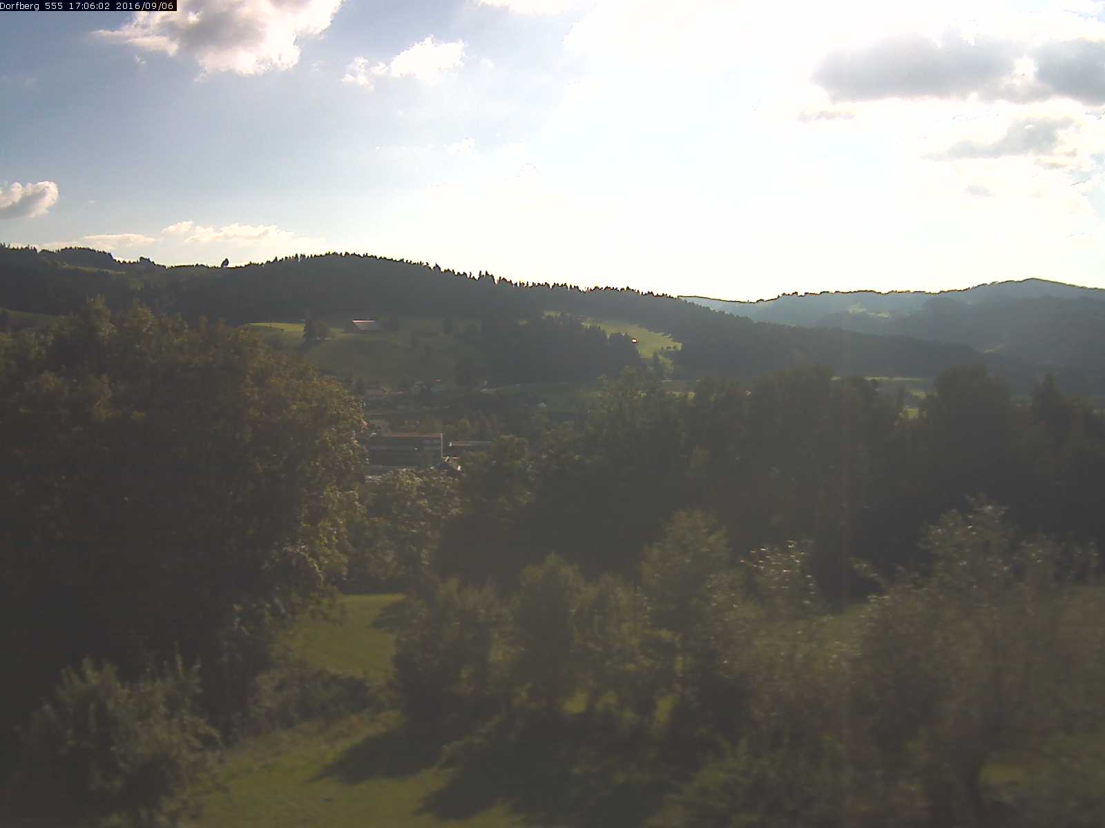Webcam-Bild: Aussicht vom Dorfberg in Langnau 20160906-170601