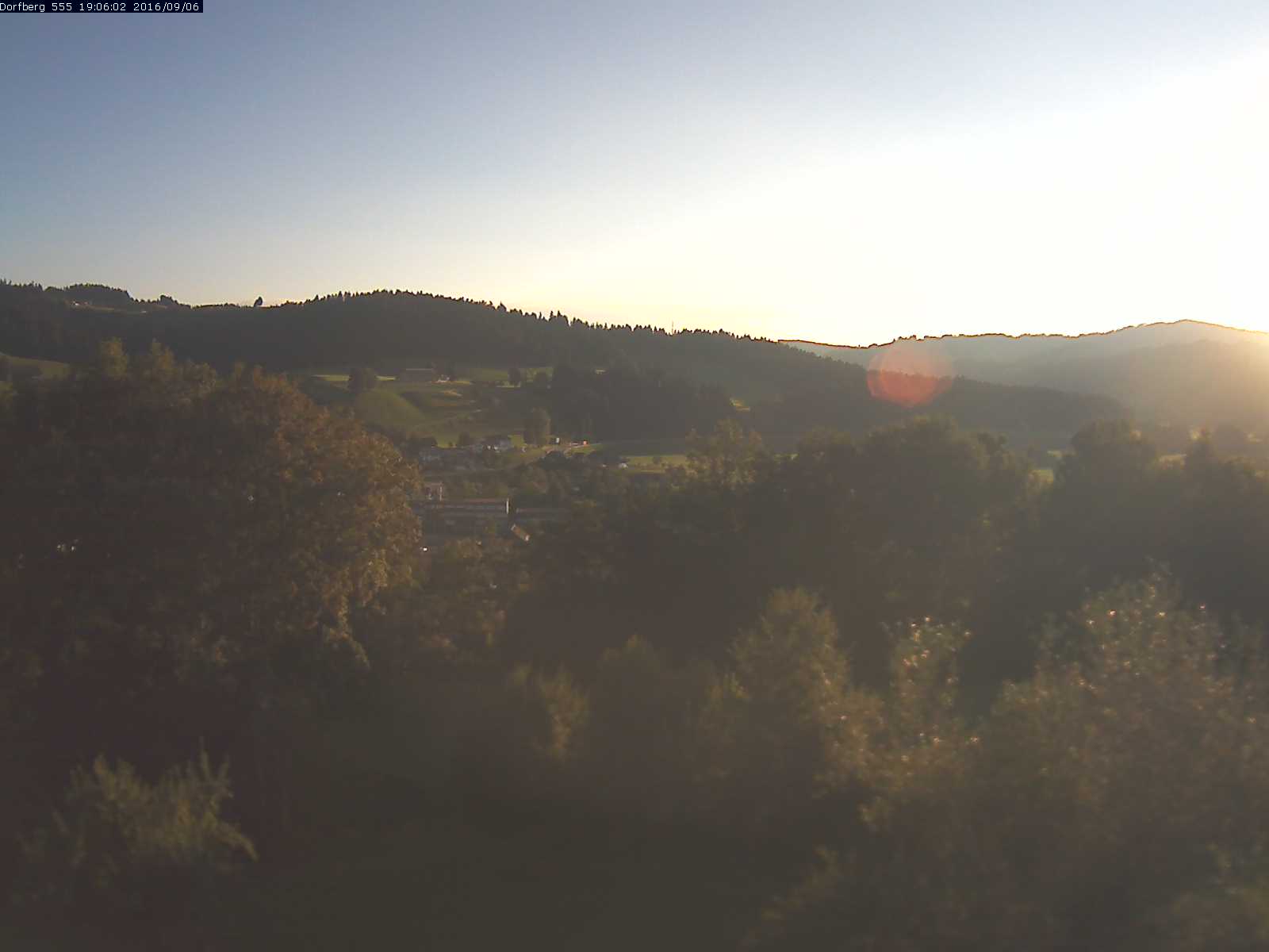 Webcam-Bild: Aussicht vom Dorfberg in Langnau 20160906-190601
