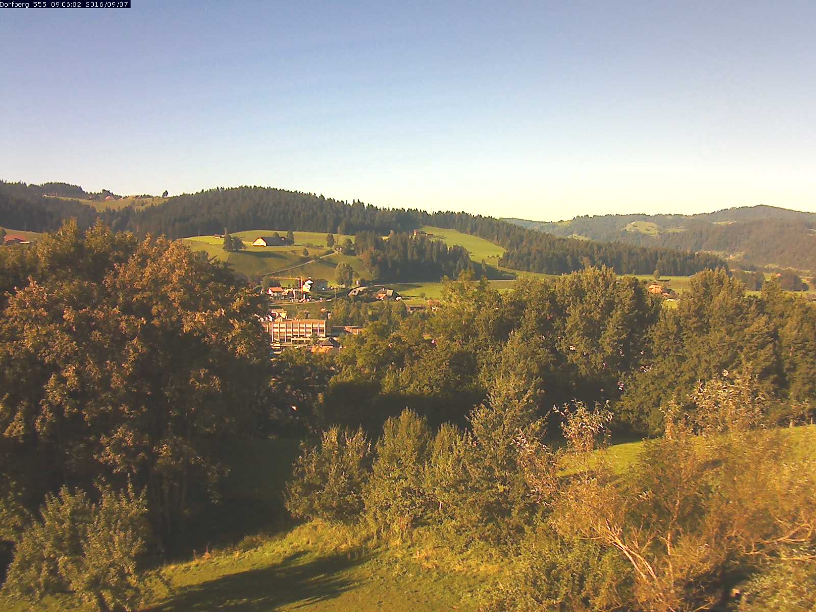 Webcam-Bild: Aussicht vom Dorfberg in Langnau 20160907-090601