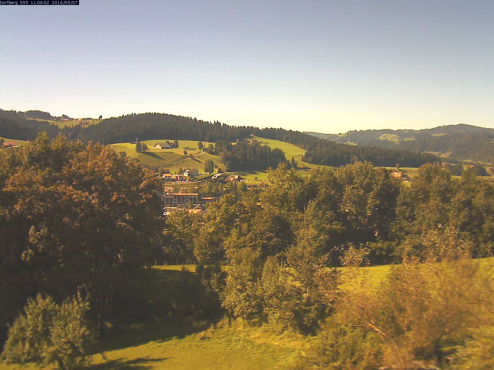 Webcam-Bild: Aussicht vom Dorfberg in Langnau 20160907-110601