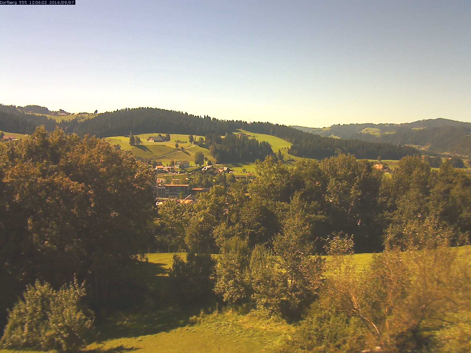 Webcam-Bild: Aussicht vom Dorfberg in Langnau 20160907-120601
