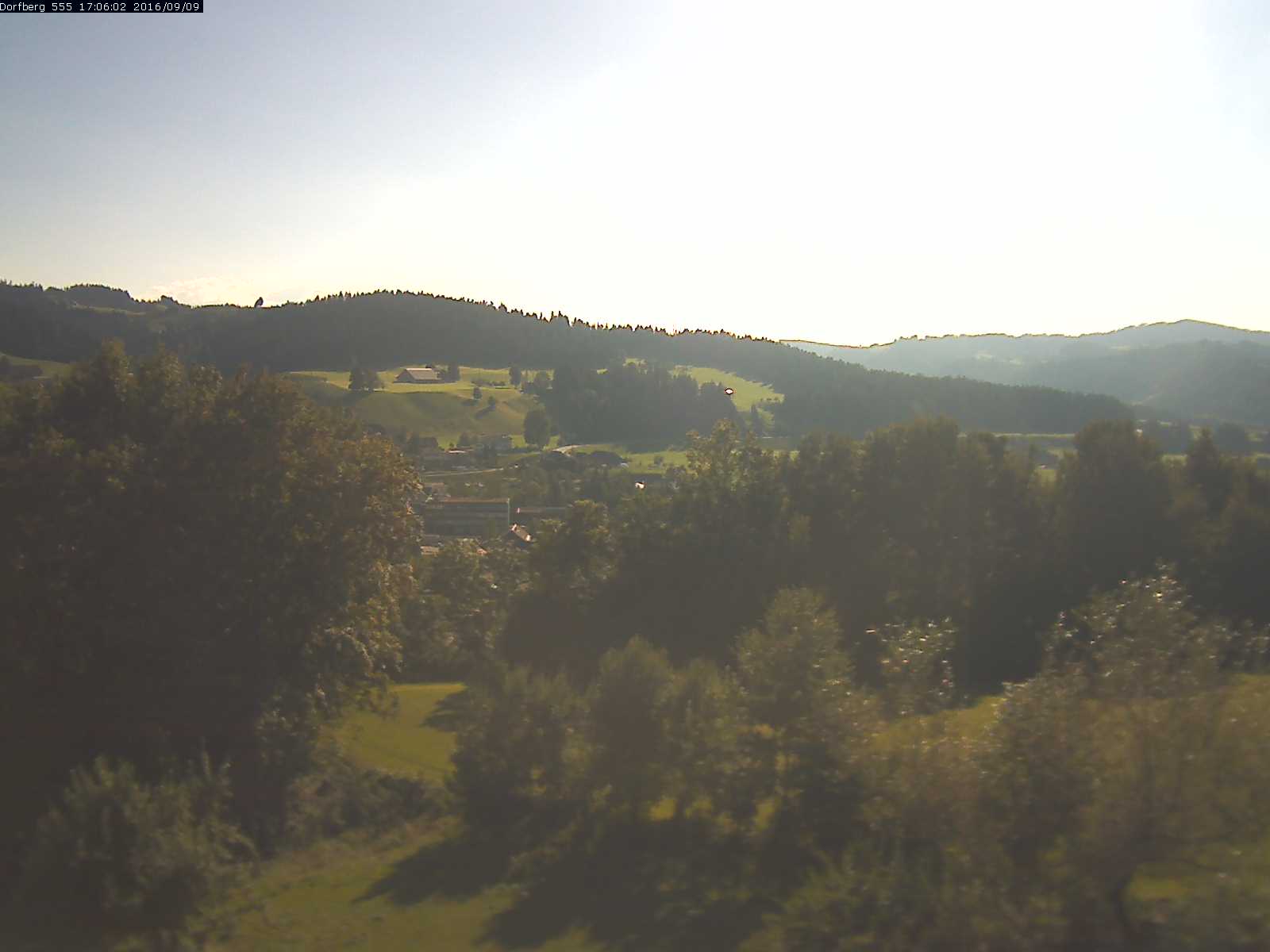 Webcam-Bild: Aussicht vom Dorfberg in Langnau 20160909-170601