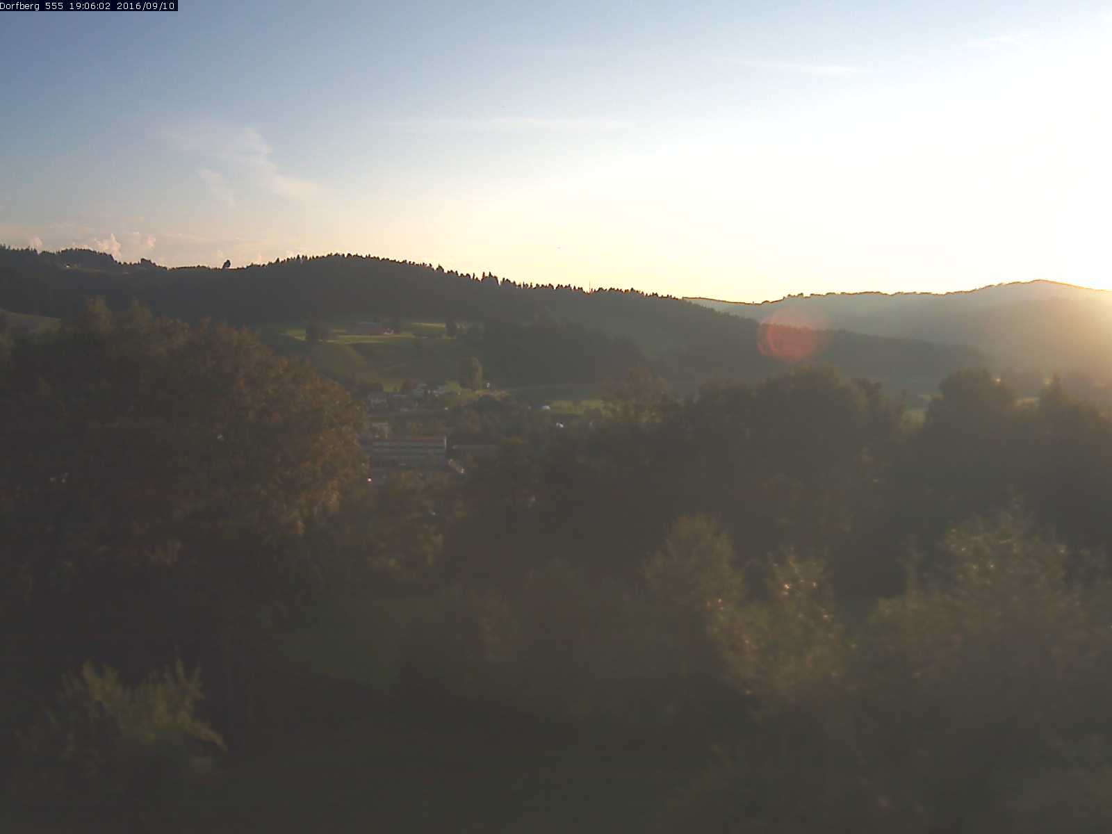 Webcam-Bild: Aussicht vom Dorfberg in Langnau 20160910-190601