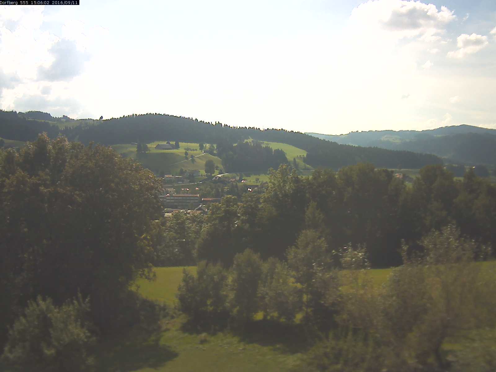 Webcam-Bild: Aussicht vom Dorfberg in Langnau 20160911-150601