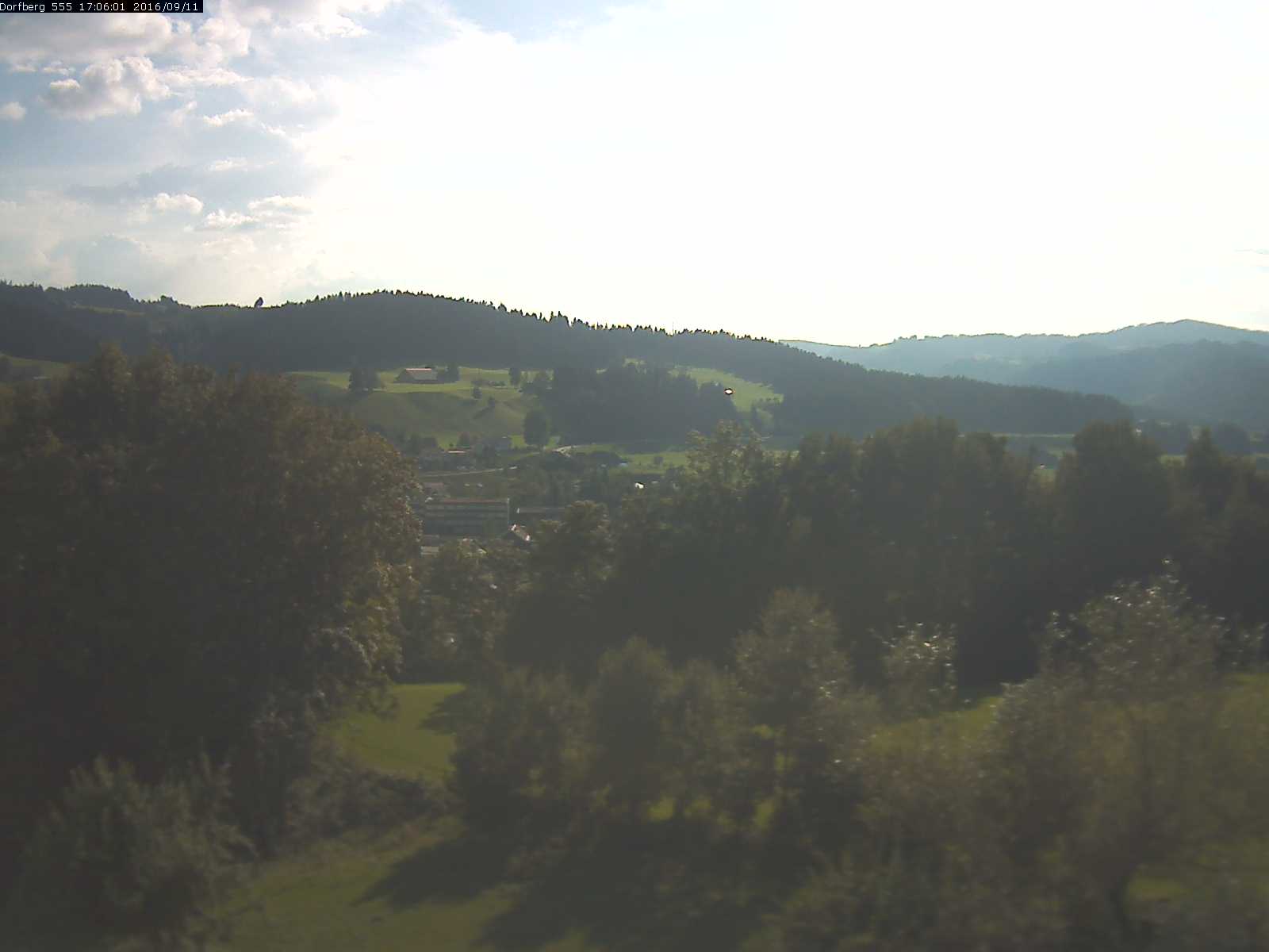 Webcam-Bild: Aussicht vom Dorfberg in Langnau 20160911-170601