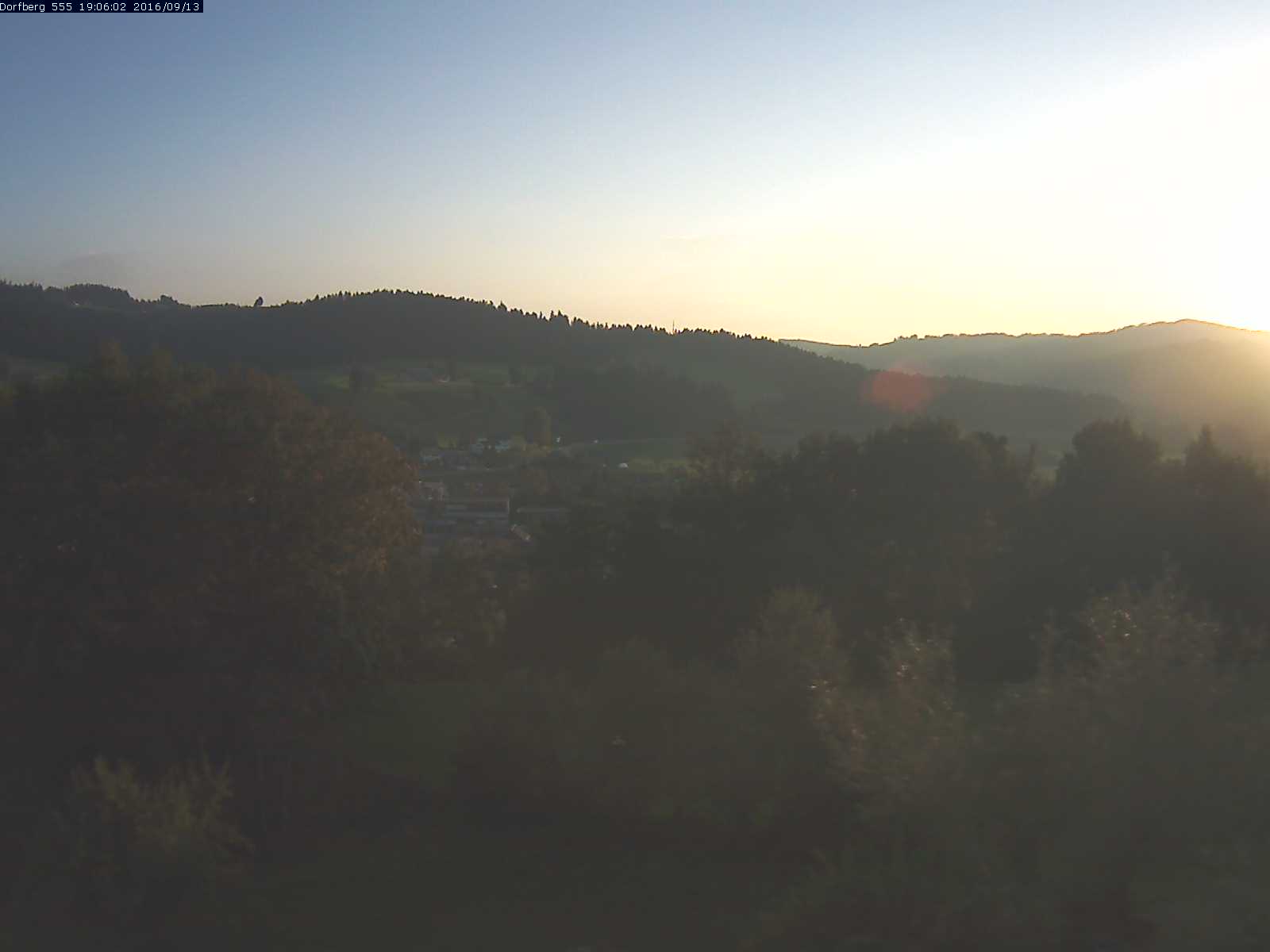 Webcam-Bild: Aussicht vom Dorfberg in Langnau 20160913-190601