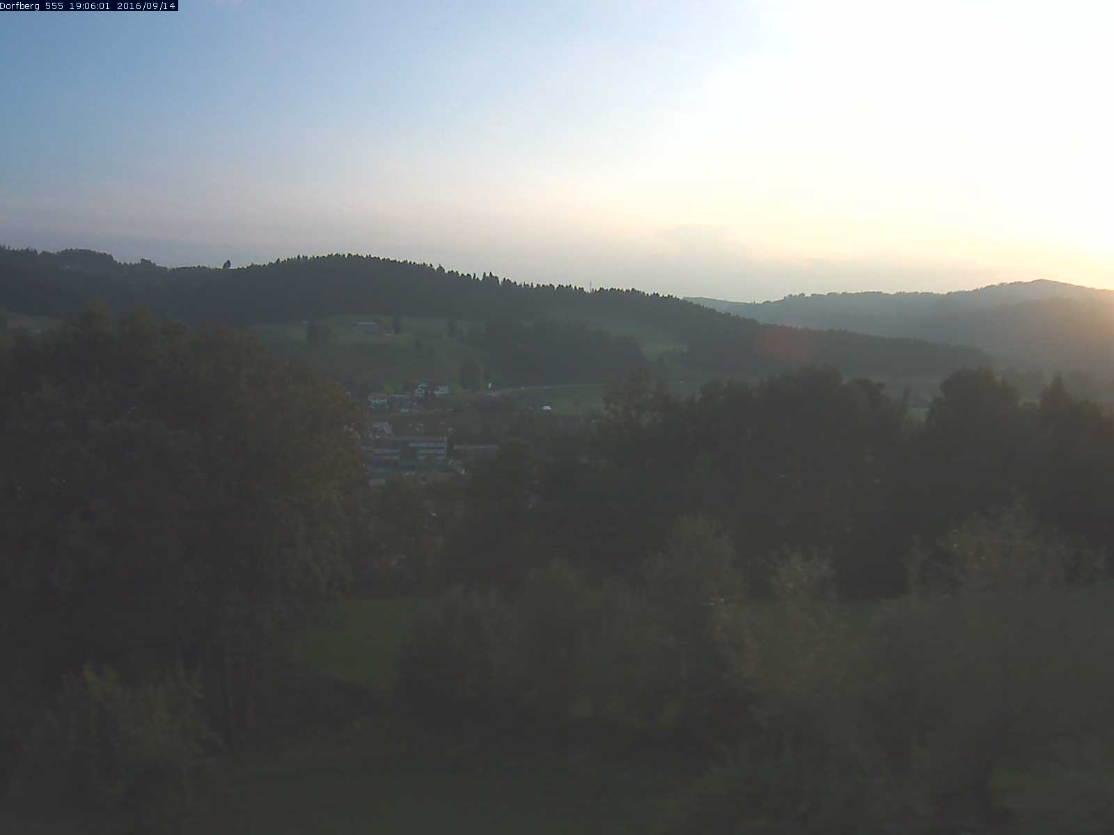 Webcam-Bild: Aussicht vom Dorfberg in Langnau 20160914-190601