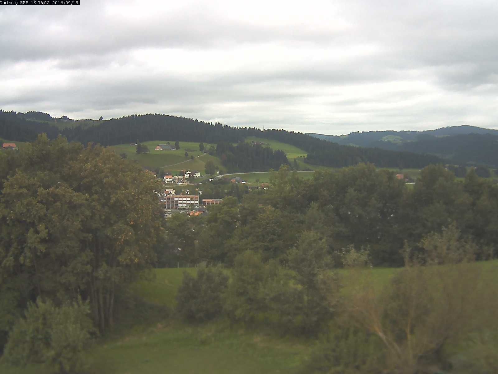 Webcam-Bild: Aussicht vom Dorfberg in Langnau 20160915-190601