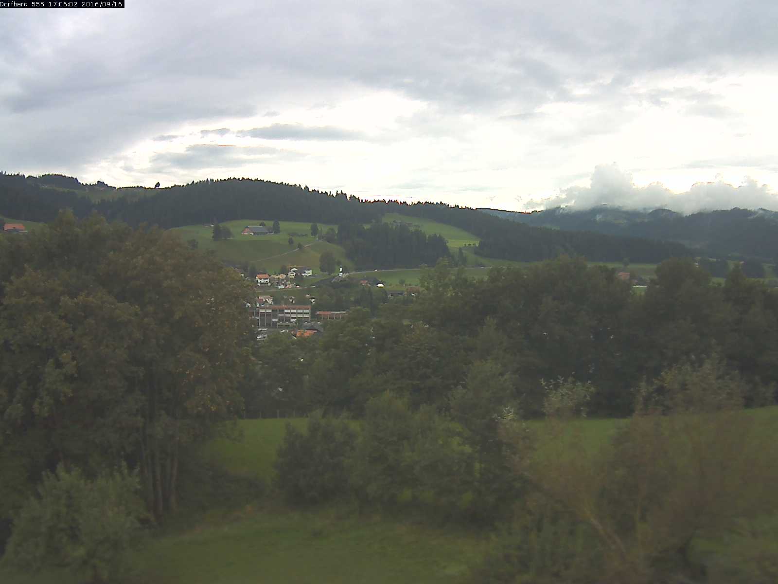 Webcam-Bild: Aussicht vom Dorfberg in Langnau 20160916-170601
