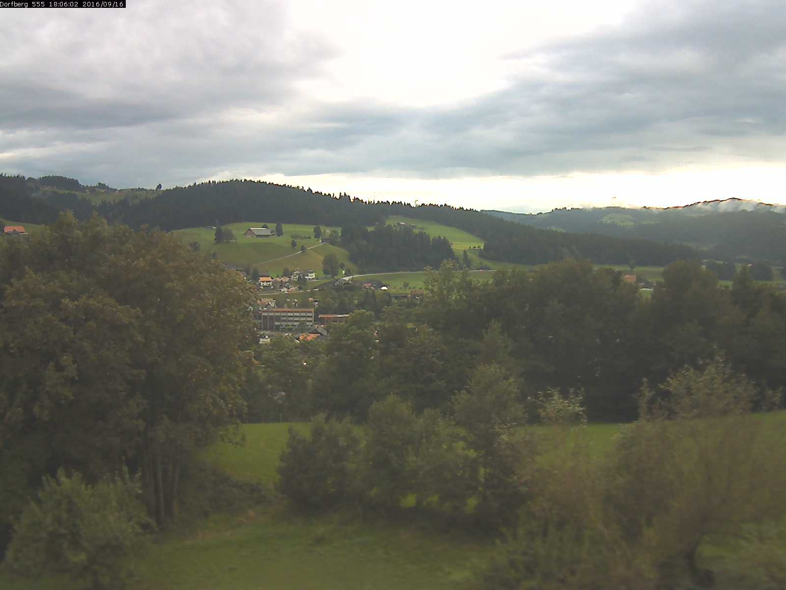 Webcam-Bild: Aussicht vom Dorfberg in Langnau 20160916-180601
