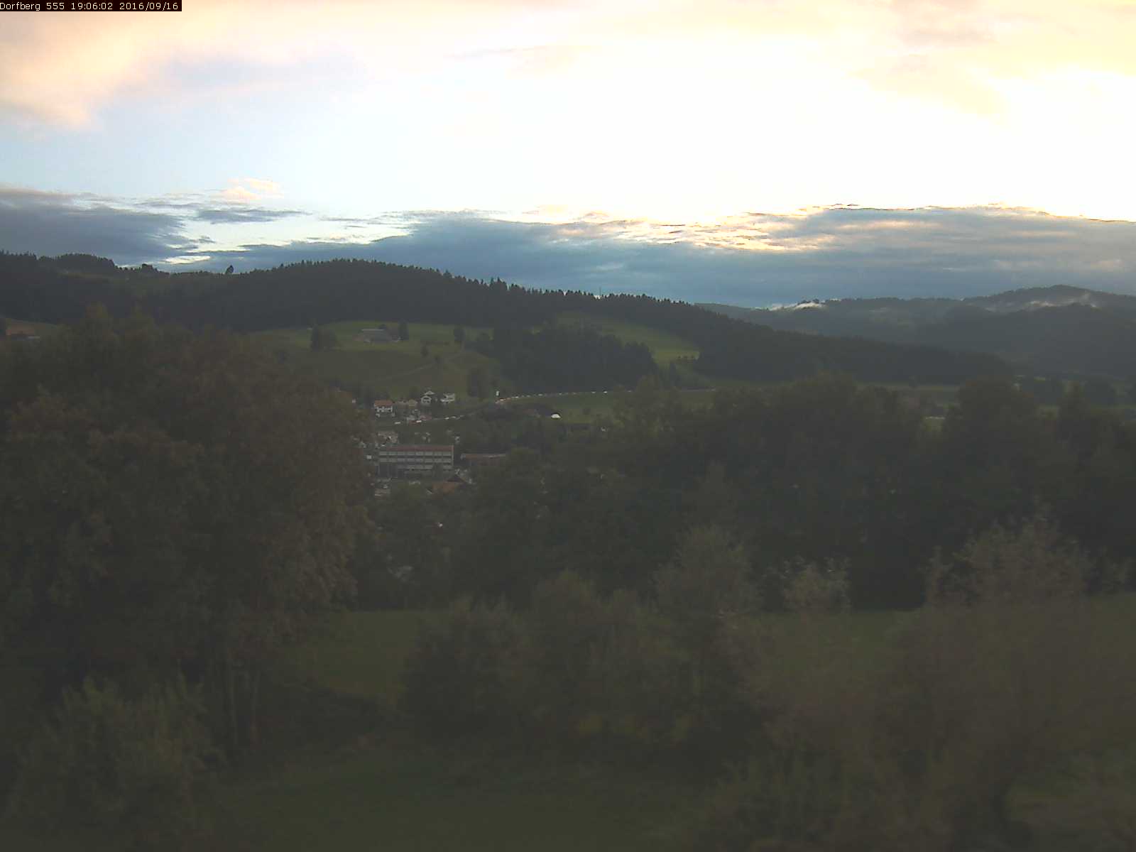 Webcam-Bild: Aussicht vom Dorfberg in Langnau 20160916-190601