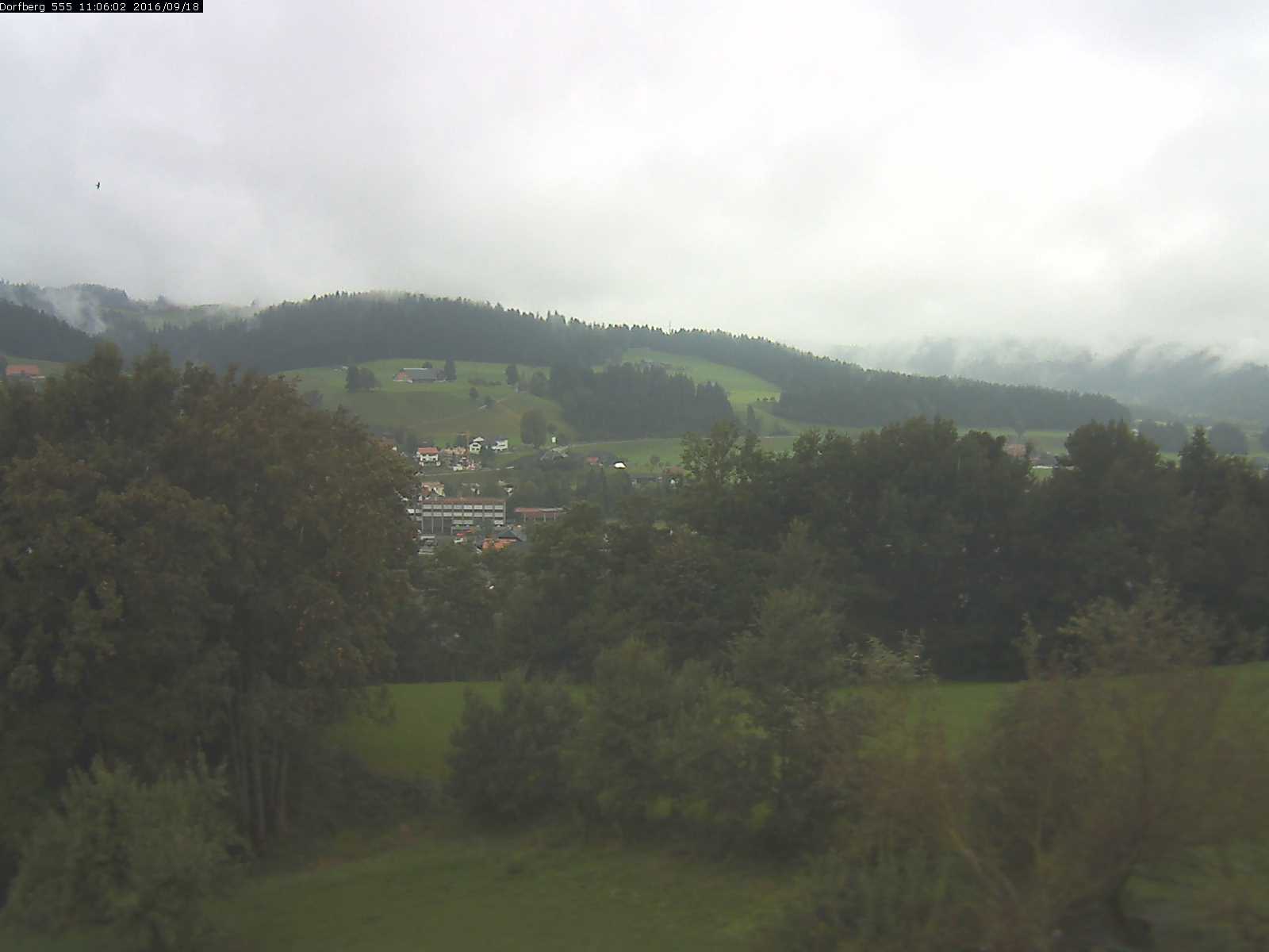 Webcam-Bild: Aussicht vom Dorfberg in Langnau 20160918-110601