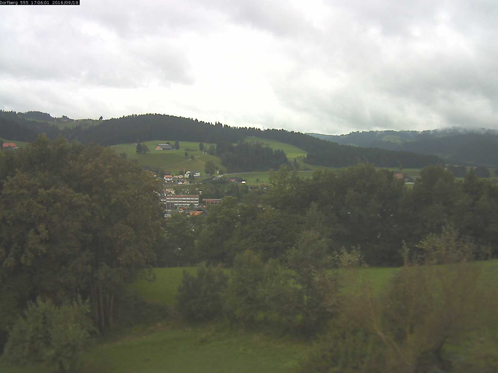 Webcam-Bild: Aussicht vom Dorfberg in Langnau 20160918-170601