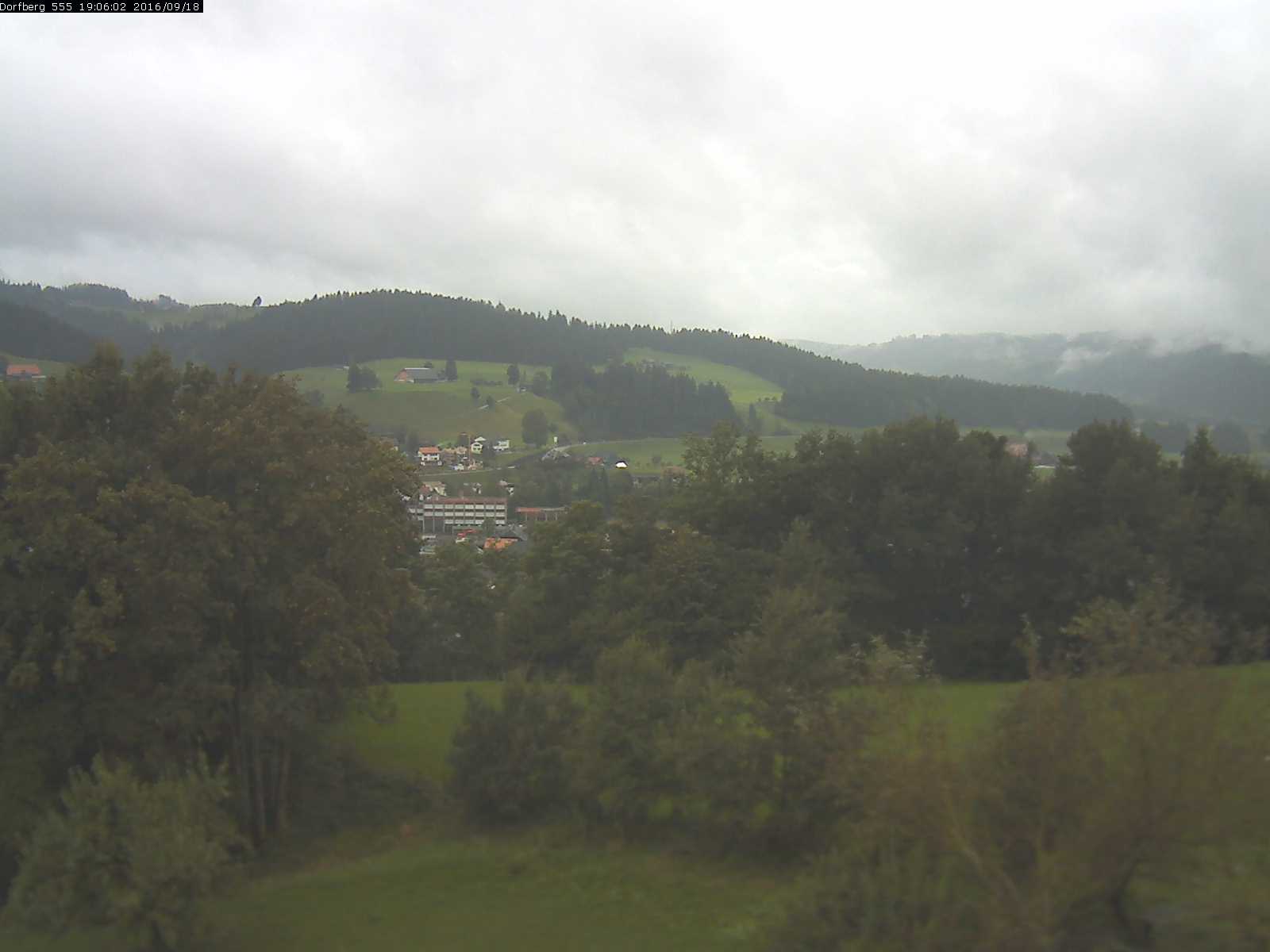 Webcam-Bild: Aussicht vom Dorfberg in Langnau 20160918-190601