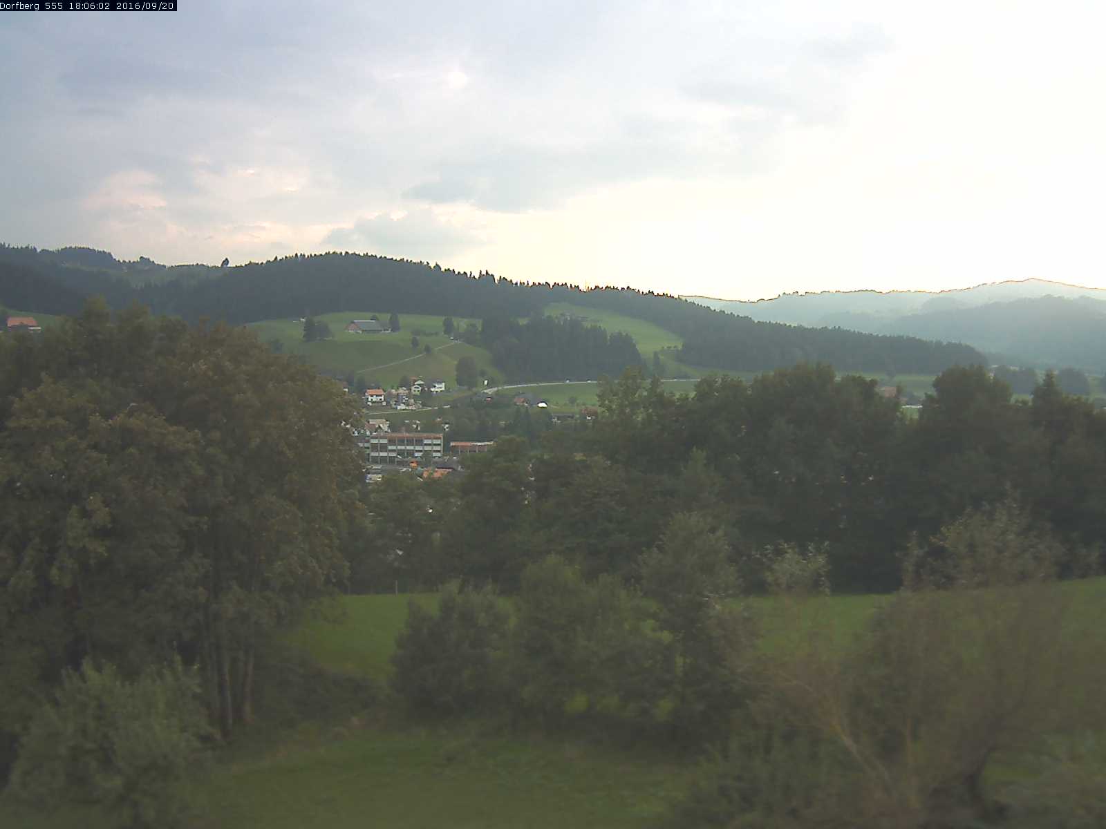 Webcam-Bild: Aussicht vom Dorfberg in Langnau 20160920-180601