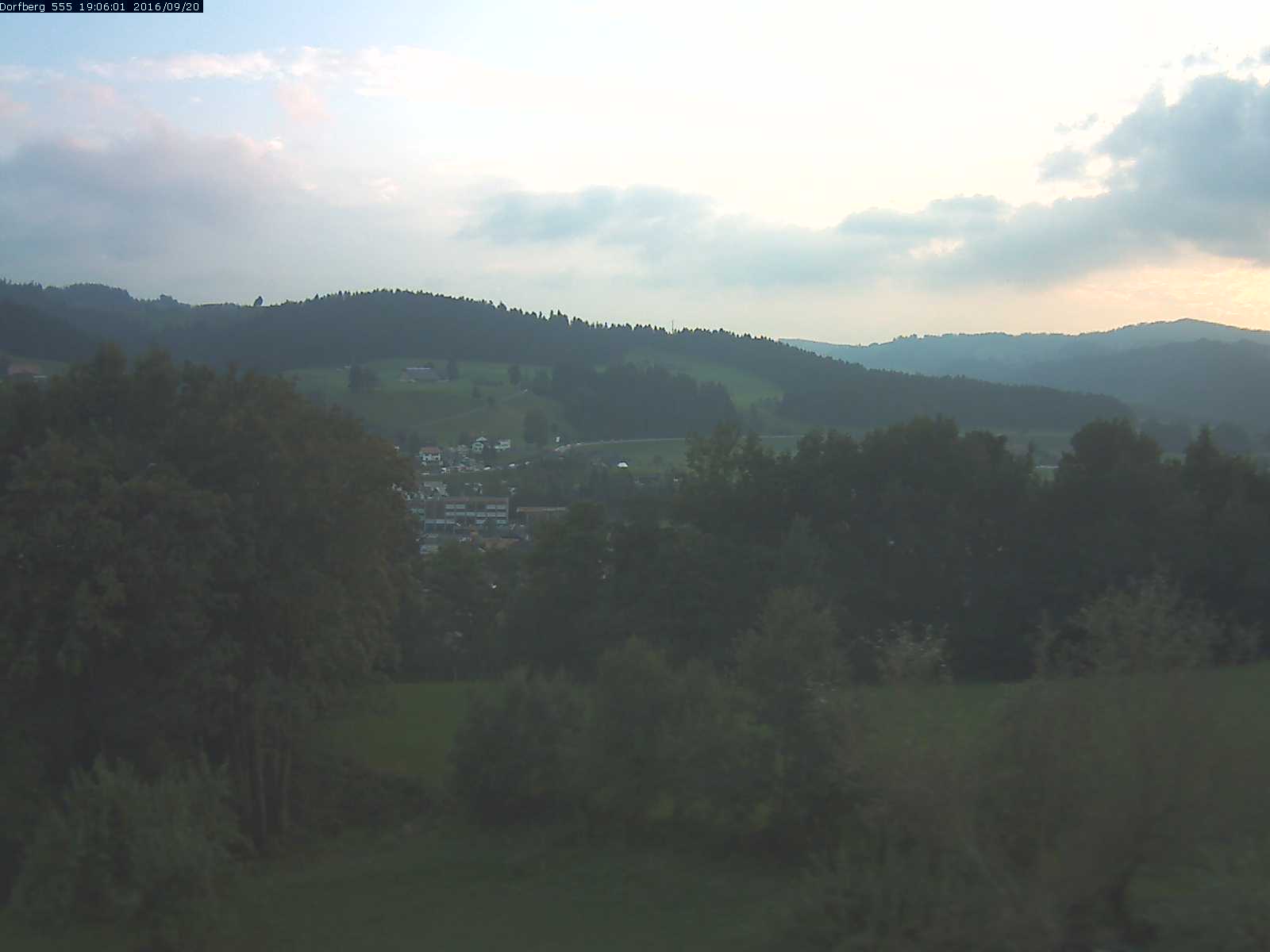 Webcam-Bild: Aussicht vom Dorfberg in Langnau 20160920-190601