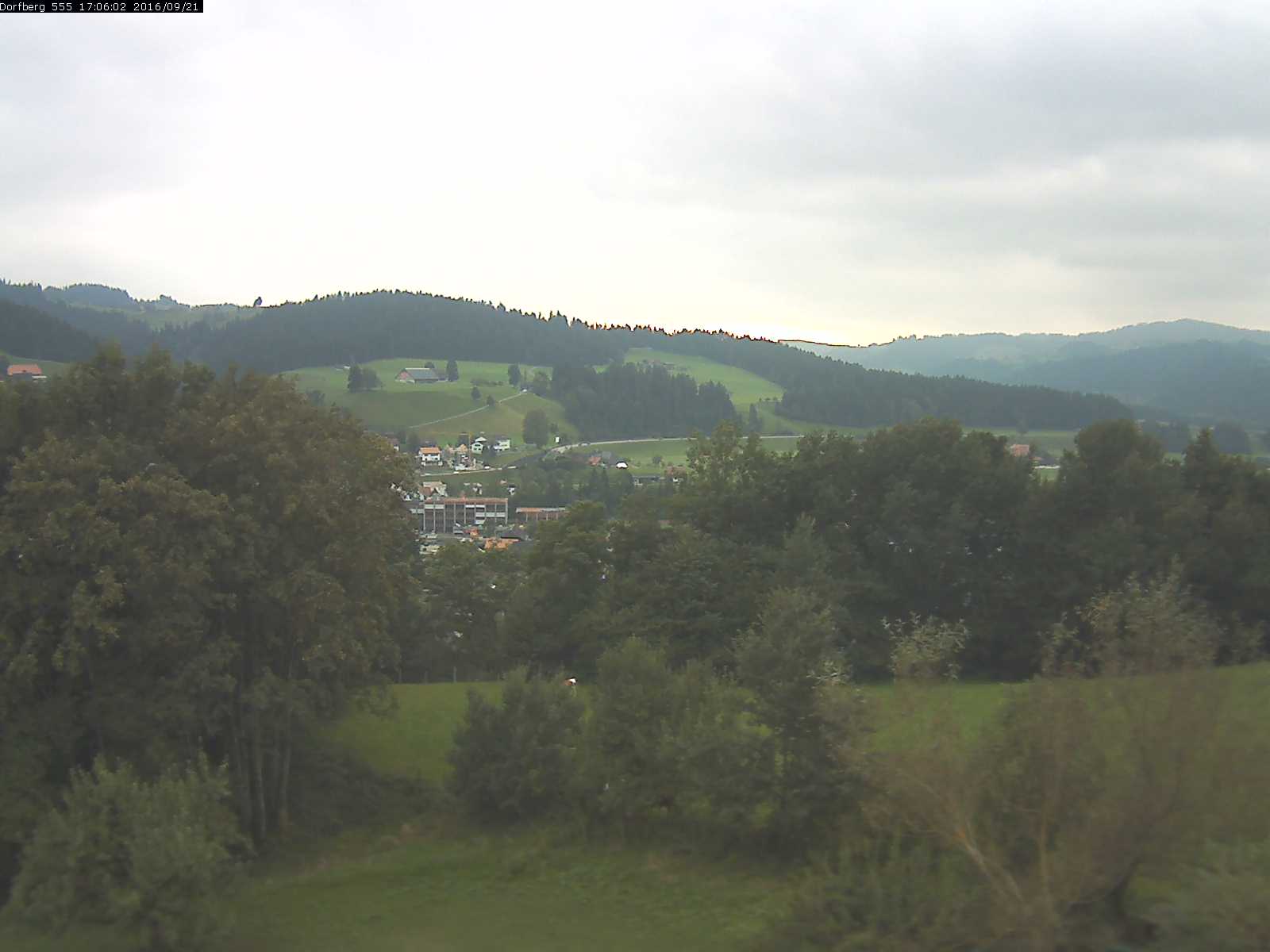 Webcam-Bild: Aussicht vom Dorfberg in Langnau 20160921-170601