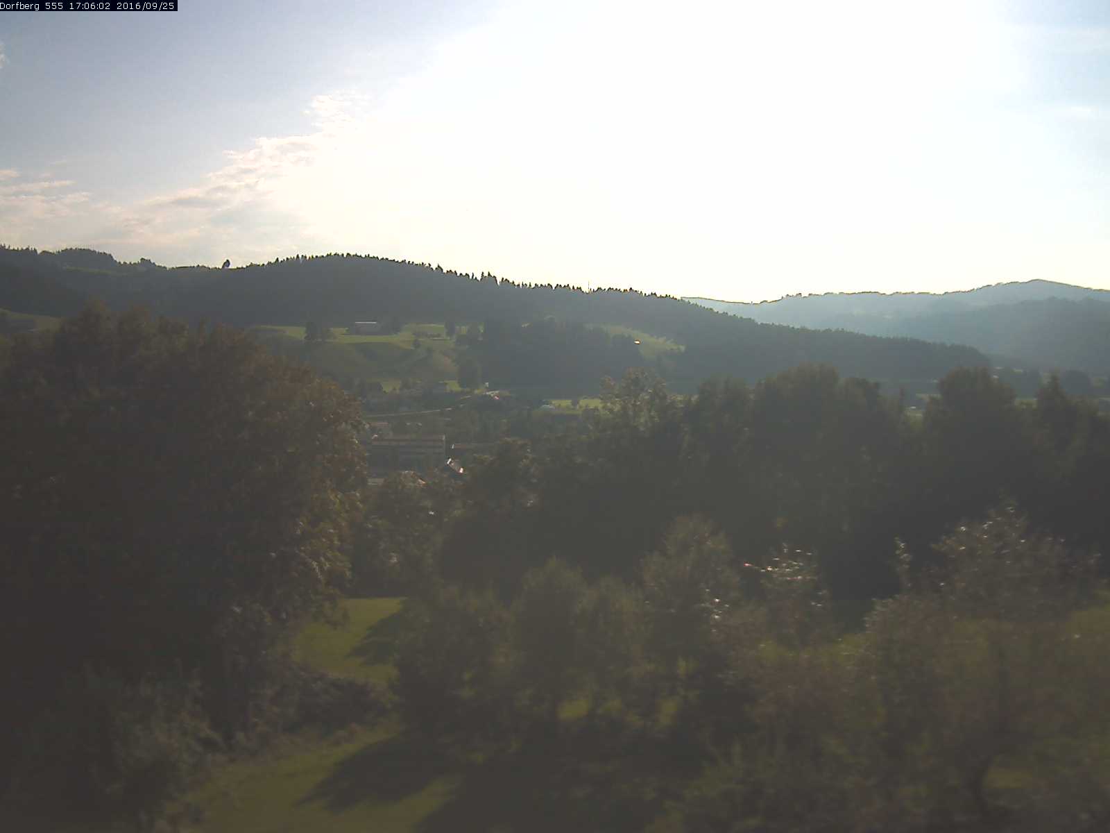 Webcam-Bild: Aussicht vom Dorfberg in Langnau 20160925-170601