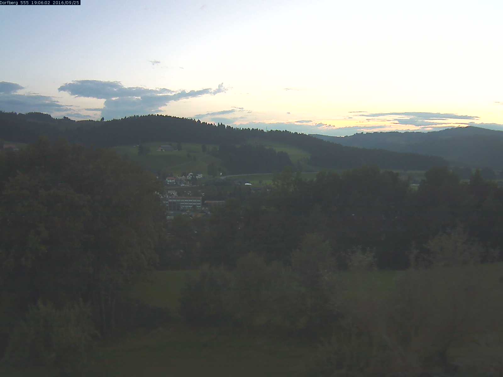 Webcam-Bild: Aussicht vom Dorfberg in Langnau 20160925-190601