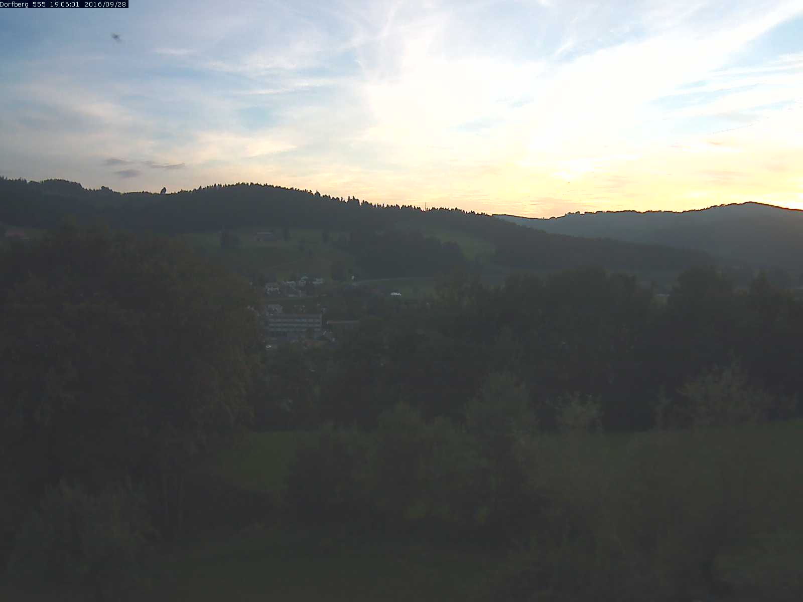 Webcam-Bild: Aussicht vom Dorfberg in Langnau 20160928-190601