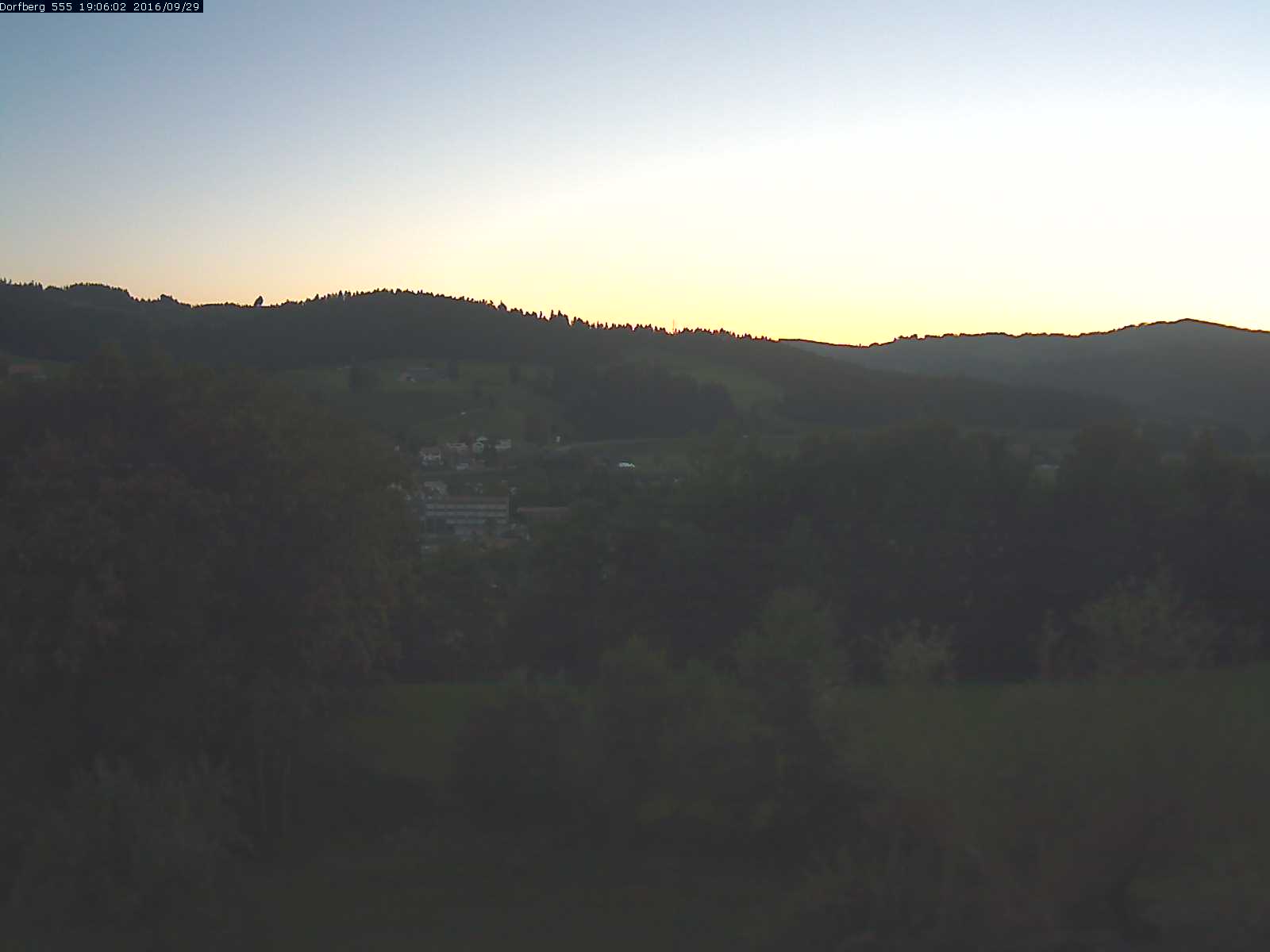 Webcam-Bild: Aussicht vom Dorfberg in Langnau 20160929-190601