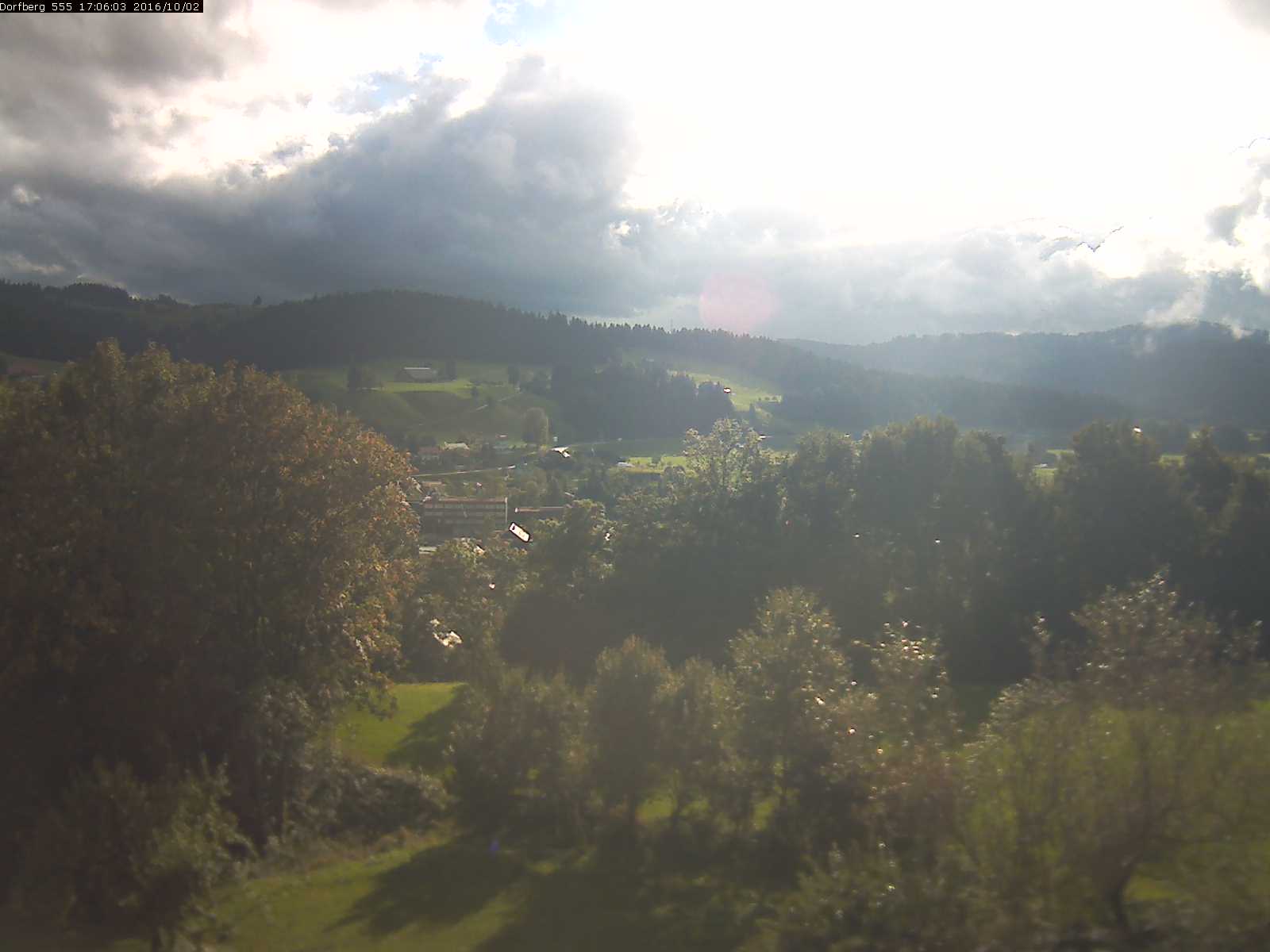 Webcam-Bild: Aussicht vom Dorfberg in Langnau 20161002-170601