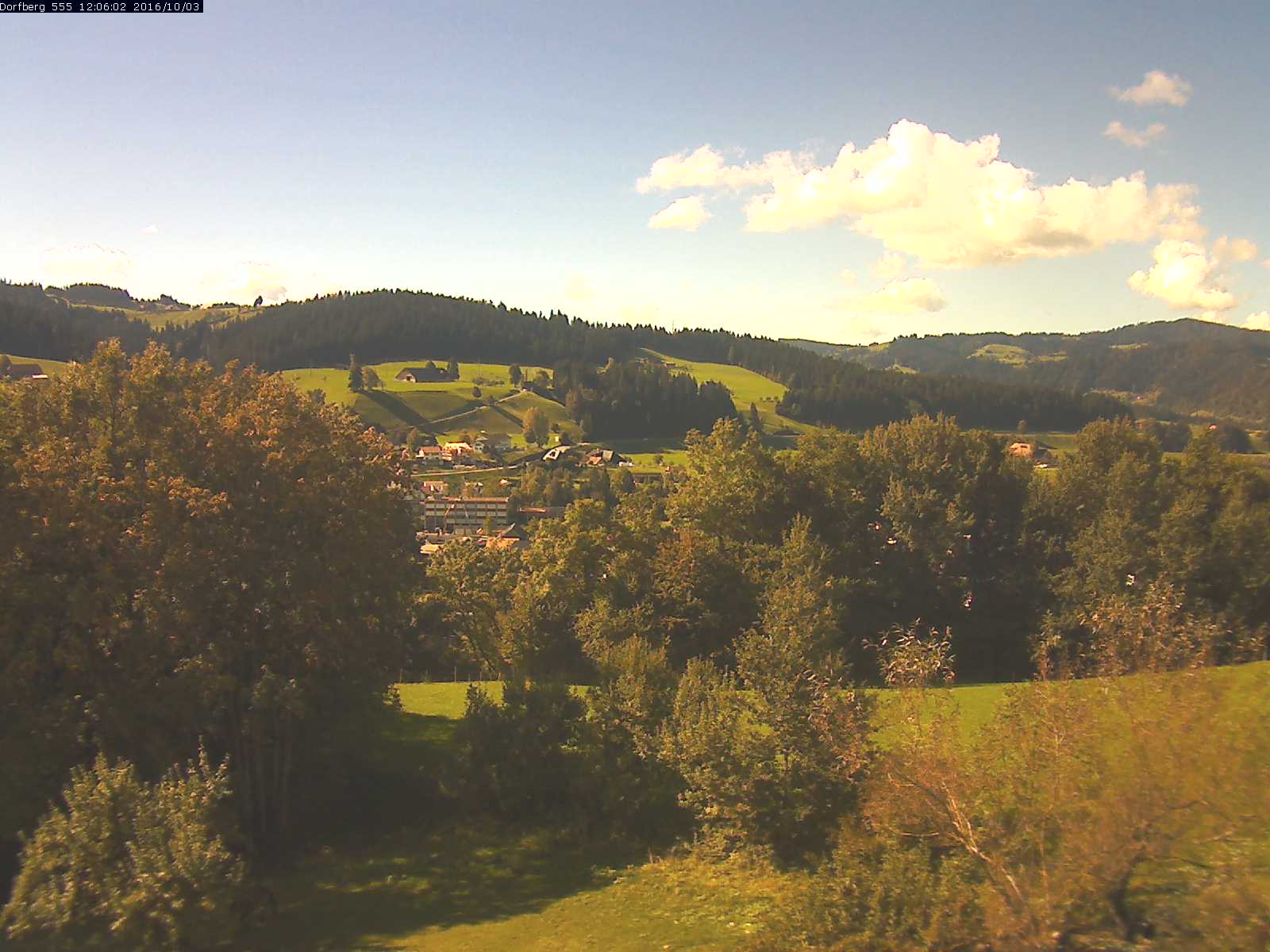 Webcam-Bild: Aussicht vom Dorfberg in Langnau 20161003-120601