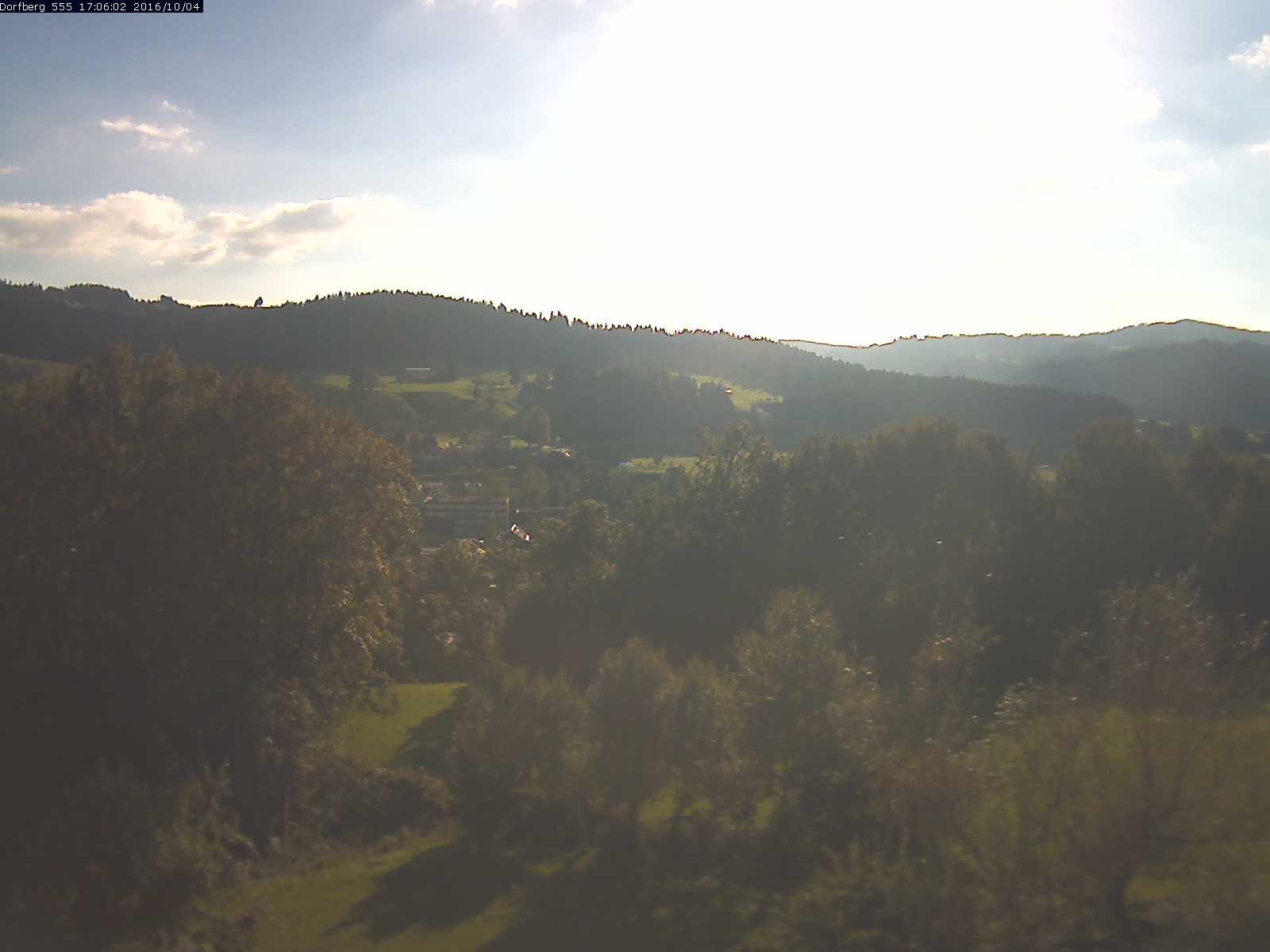 Webcam-Bild: Aussicht vom Dorfberg in Langnau 20161004-170601