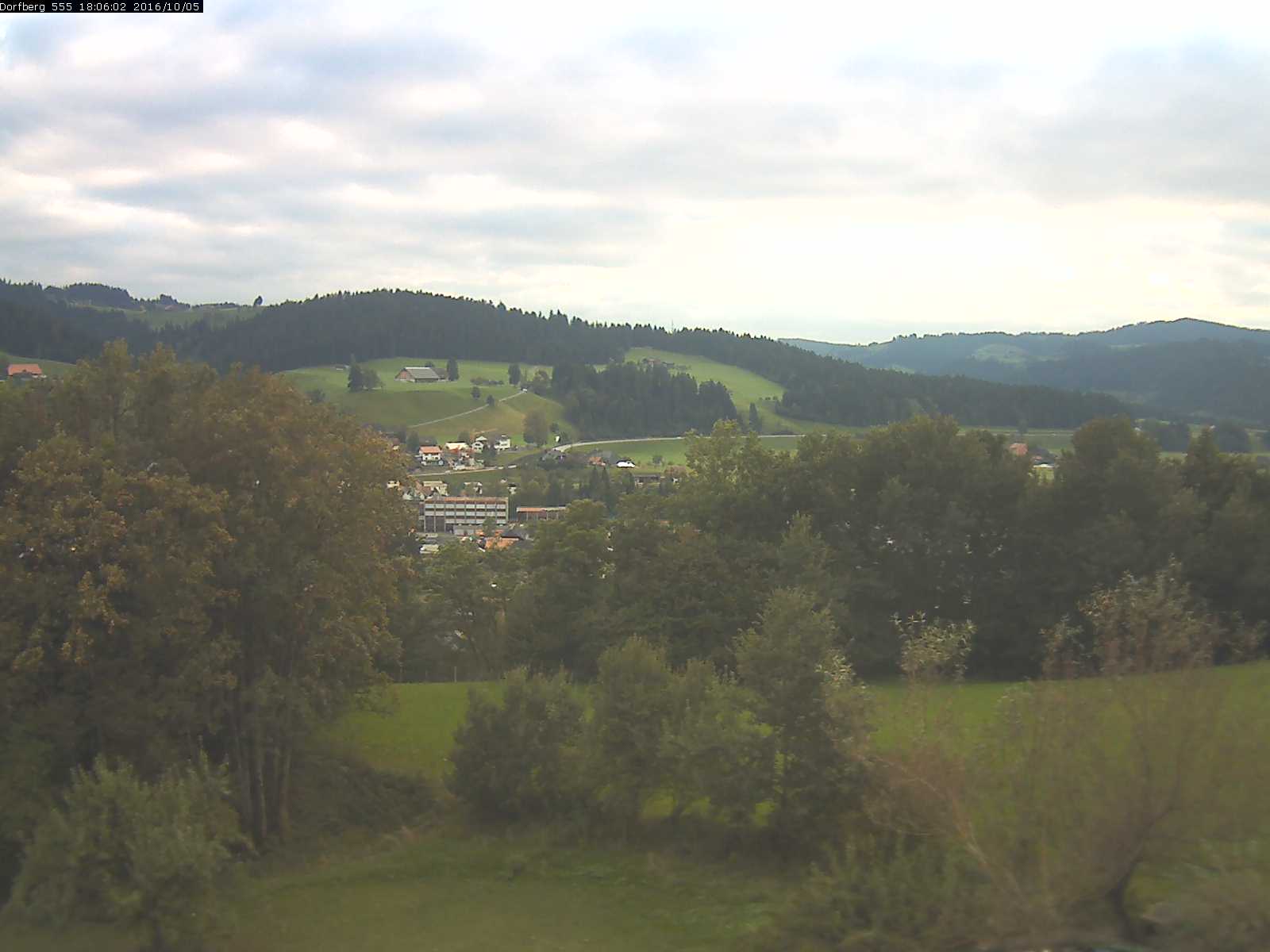 Webcam-Bild: Aussicht vom Dorfberg in Langnau 20161005-180601