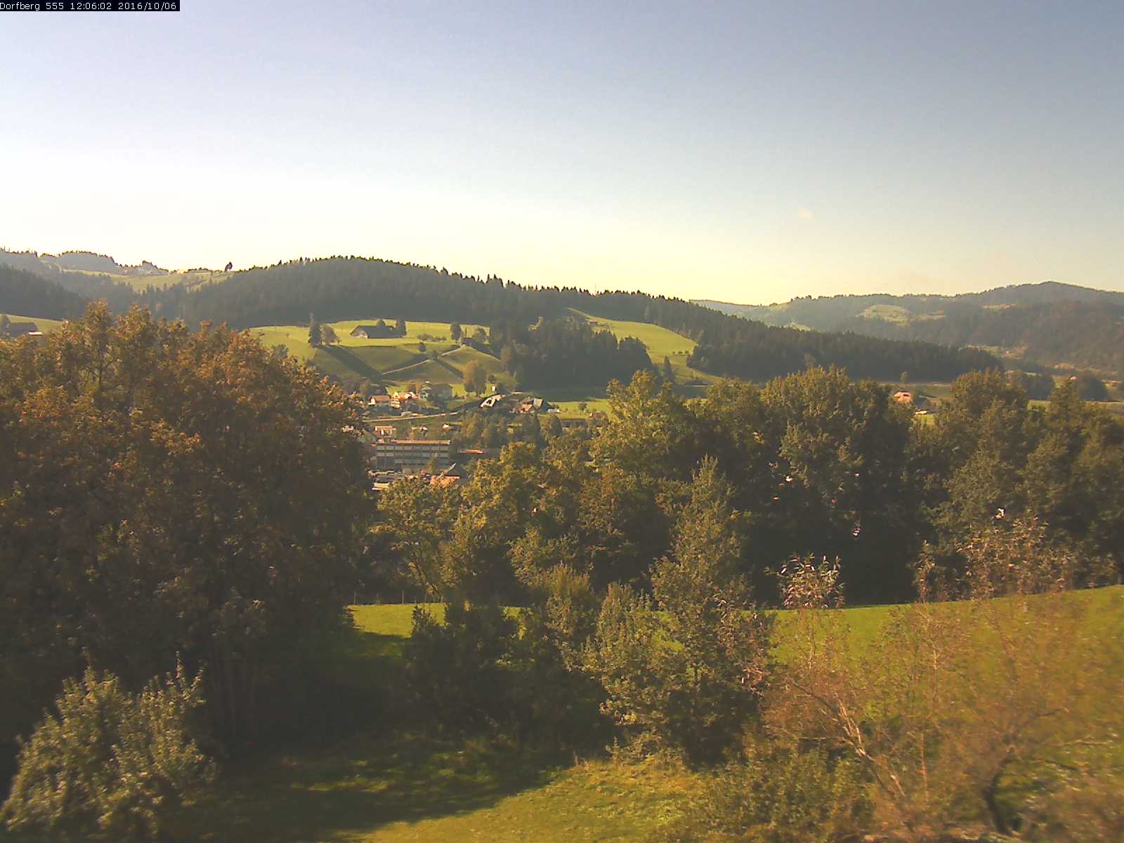 Webcam-Bild: Aussicht vom Dorfberg in Langnau 20161006-120601