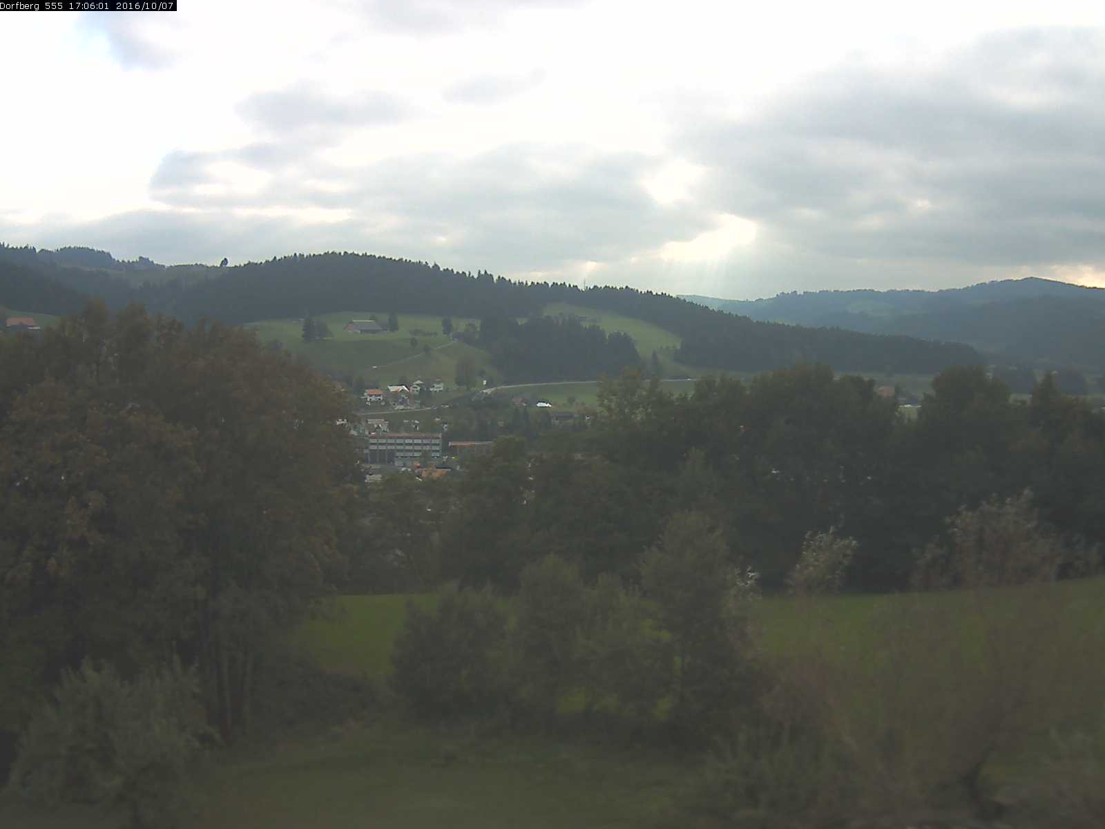 Webcam-Bild: Aussicht vom Dorfberg in Langnau 20161007-170601