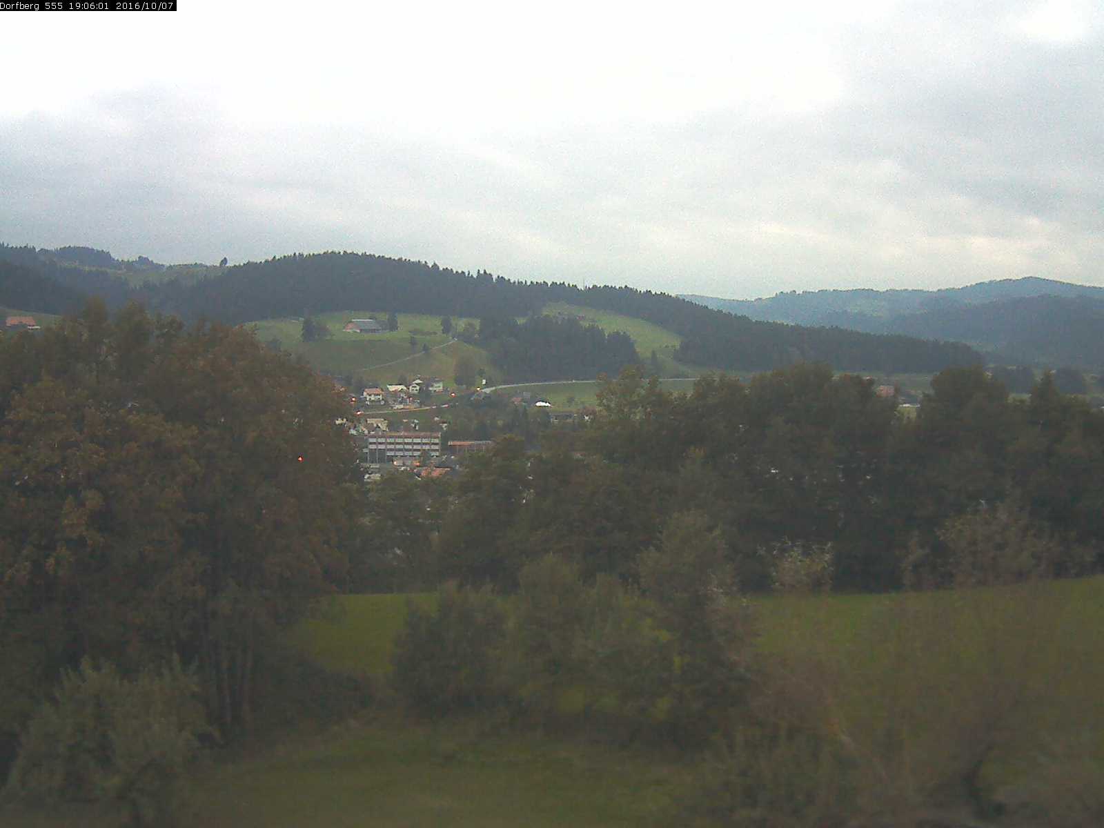 Webcam-Bild: Aussicht vom Dorfberg in Langnau 20161007-190601