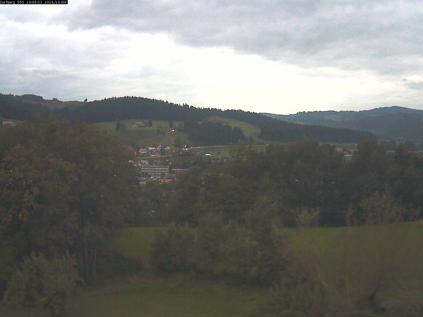 Webcam-Bild: Aussicht vom Dorfberg in Langnau 20161008-190601