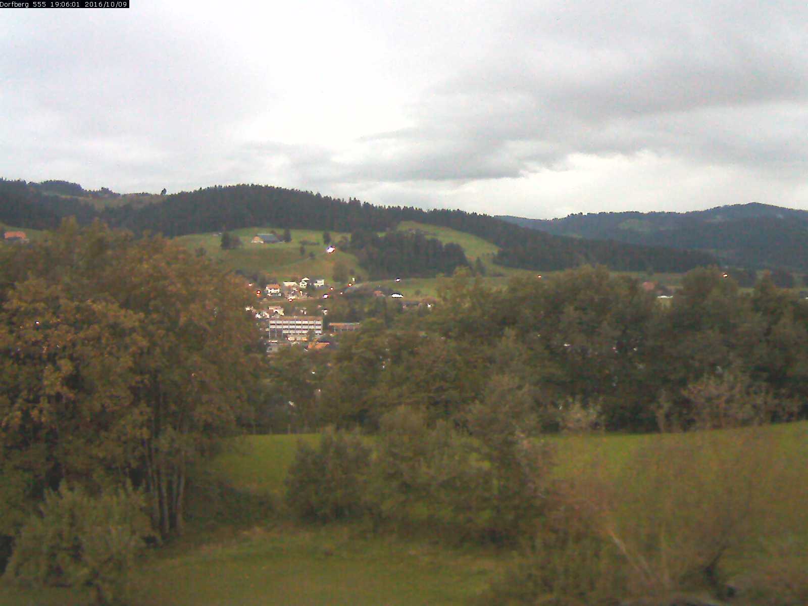 Webcam-Bild: Aussicht vom Dorfberg in Langnau 20161009-190601