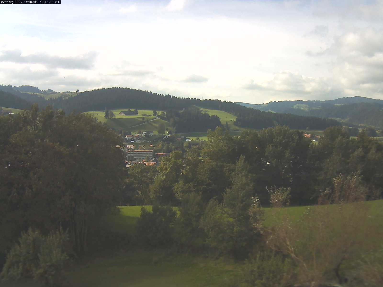 Webcam-Bild: Aussicht vom Dorfberg in Langnau 20161010-120601