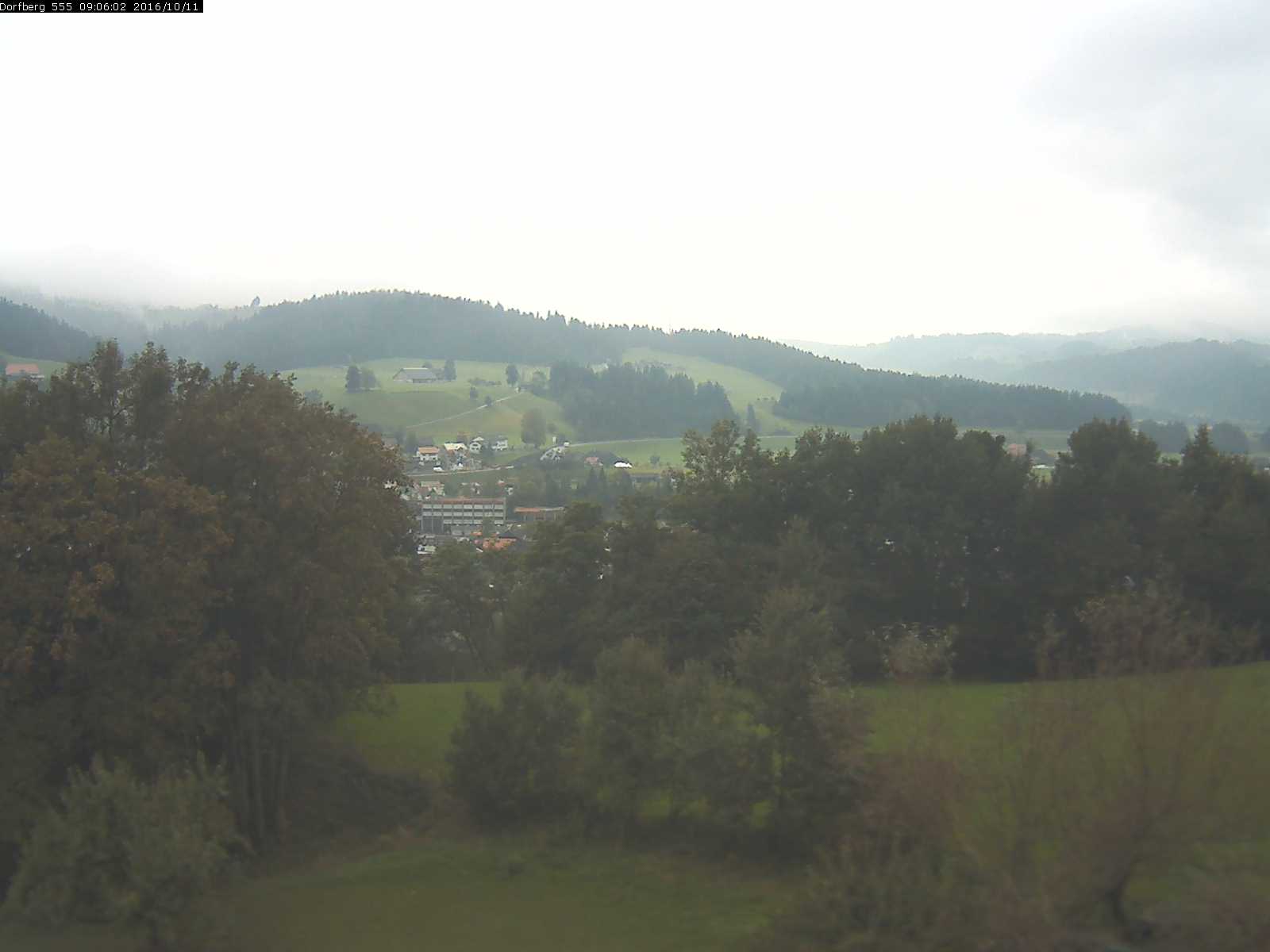 Webcam-Bild: Aussicht vom Dorfberg in Langnau 20161011-090602