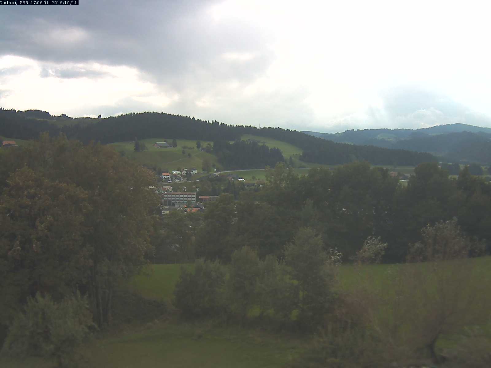 Webcam-Bild: Aussicht vom Dorfberg in Langnau 20161011-170601