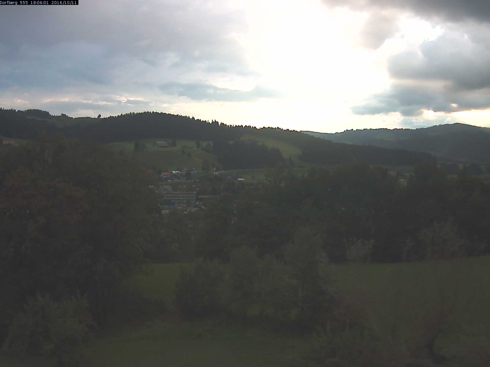 Webcam-Bild: Aussicht vom Dorfberg in Langnau 20161011-180601
