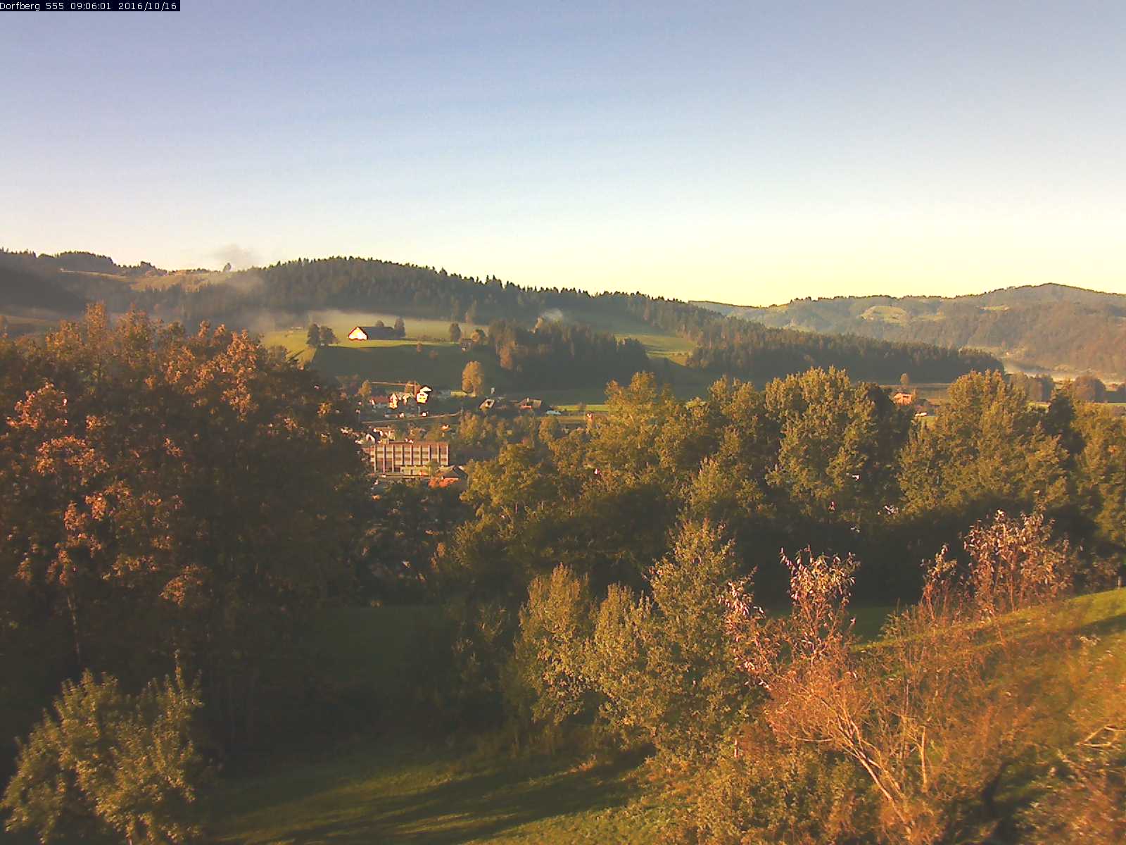 Webcam-Bild: Aussicht vom Dorfberg in Langnau 20161016-090601