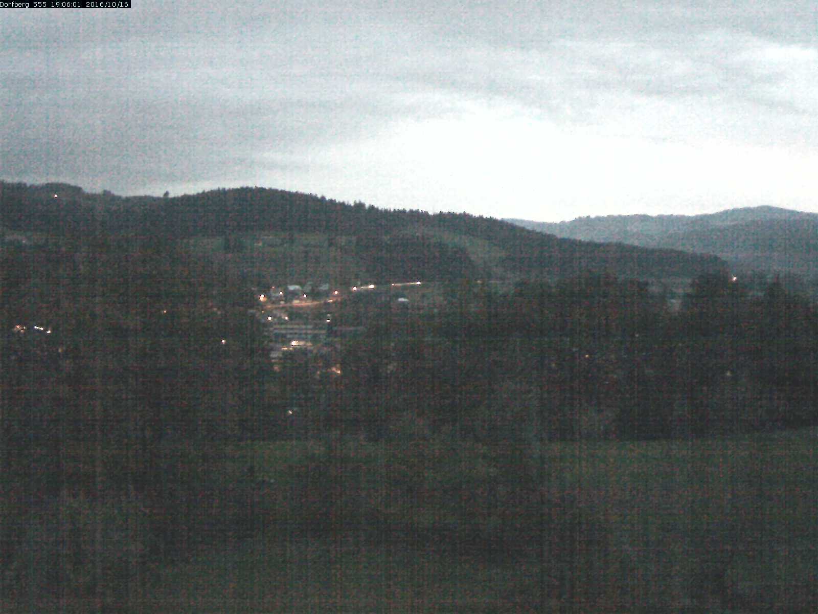 Webcam-Bild: Aussicht vom Dorfberg in Langnau 20161016-190601