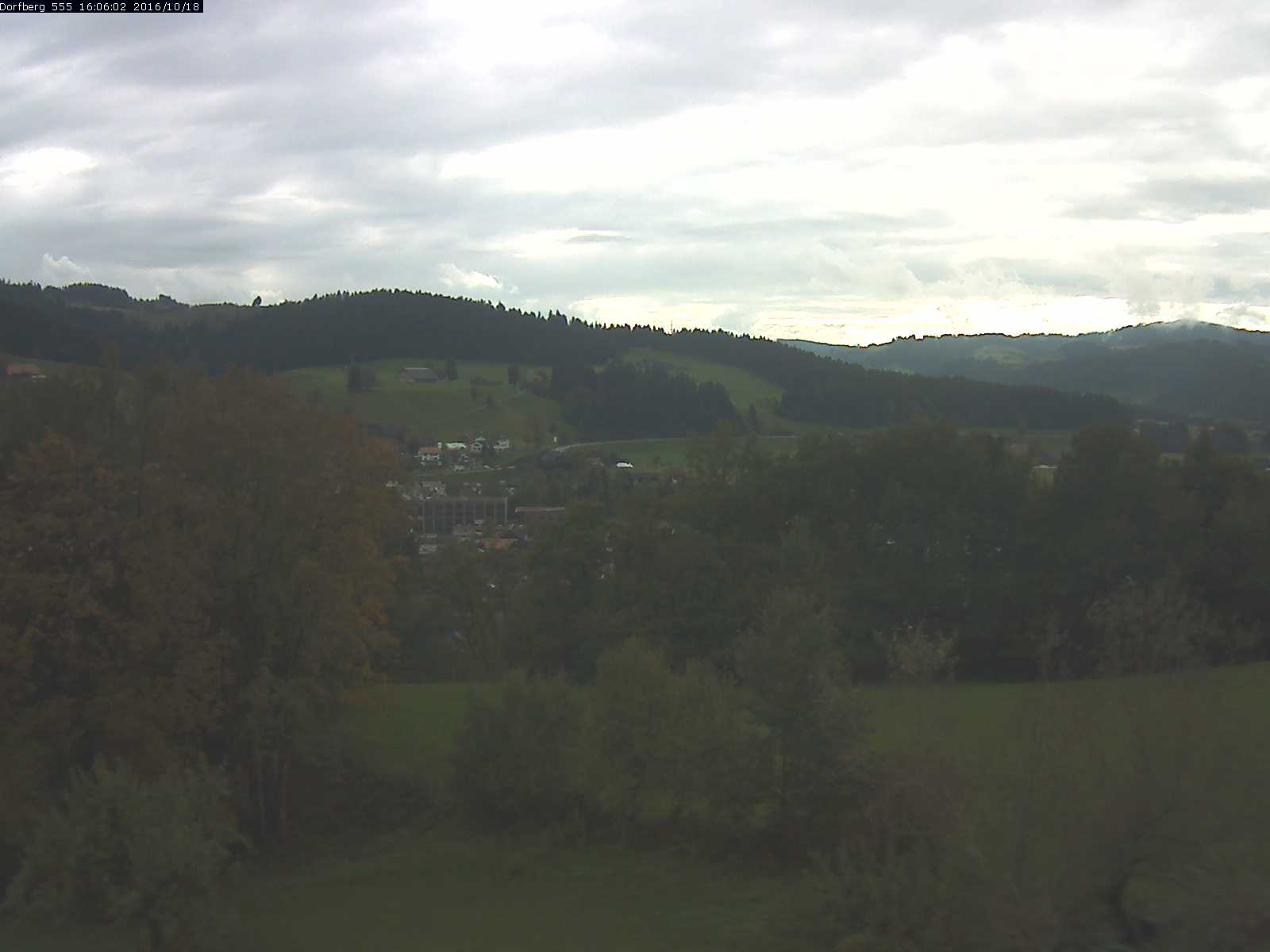 Webcam-Bild: Aussicht vom Dorfberg in Langnau 20161018-160601