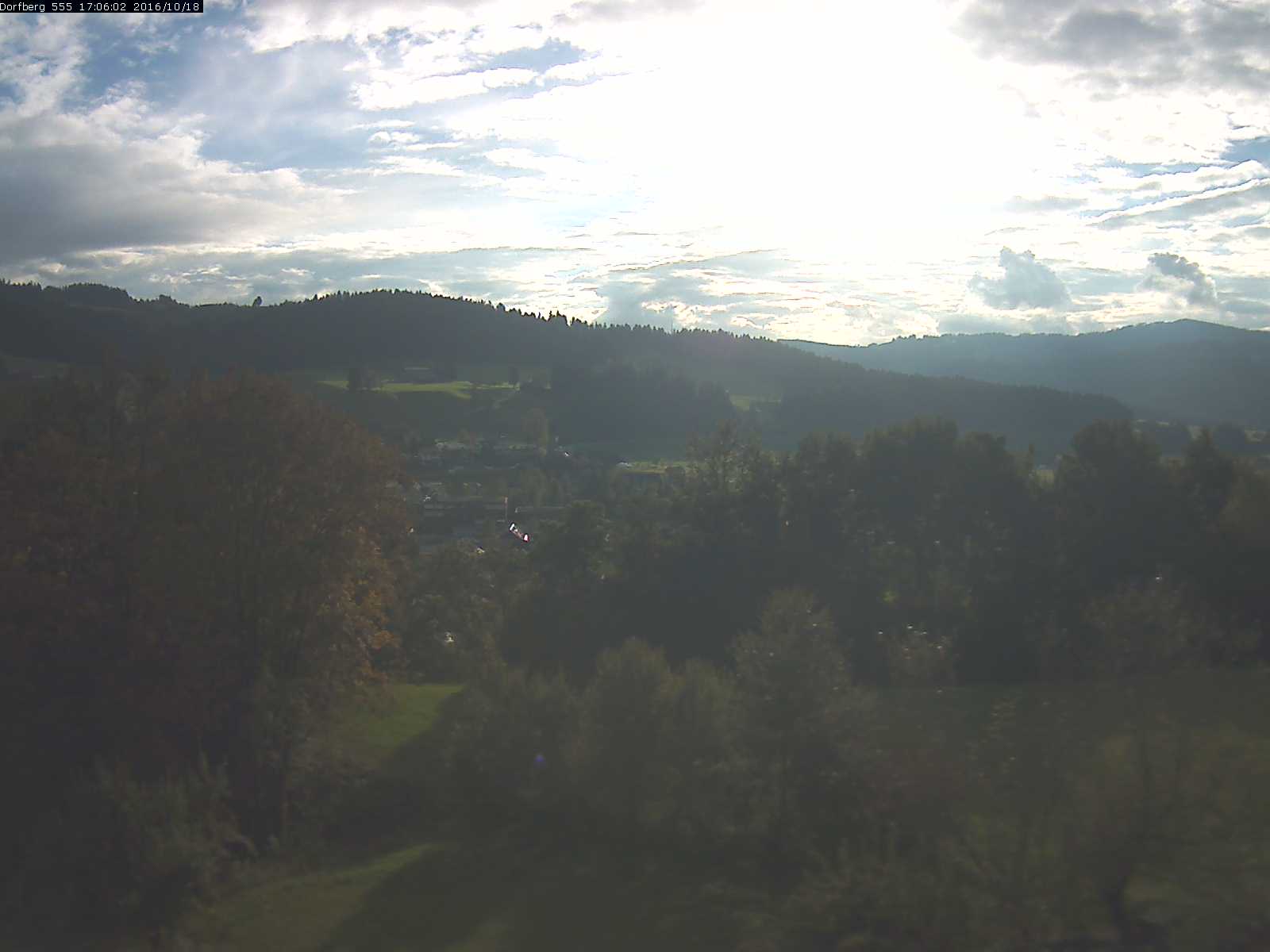 Webcam-Bild: Aussicht vom Dorfberg in Langnau 20161018-170601