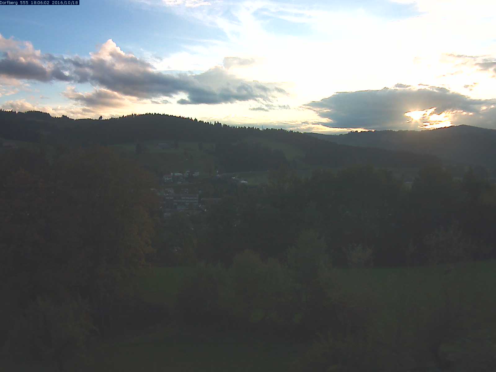 Webcam-Bild: Aussicht vom Dorfberg in Langnau 20161018-180601
