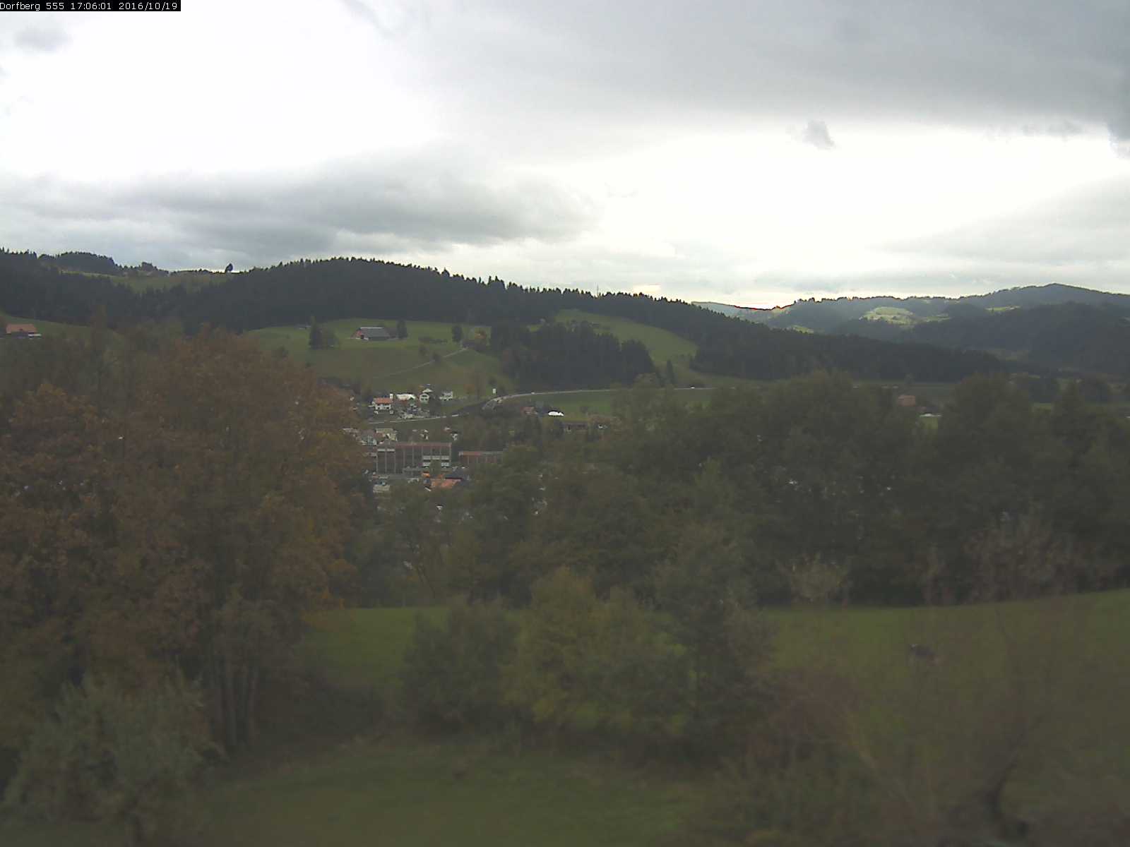 Webcam-Bild: Aussicht vom Dorfberg in Langnau 20161019-170601
