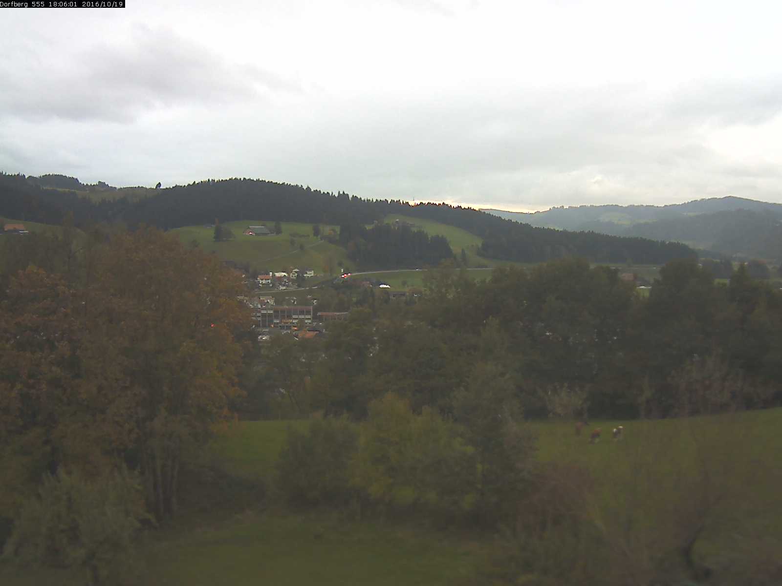 Webcam-Bild: Aussicht vom Dorfberg in Langnau 20161019-180601