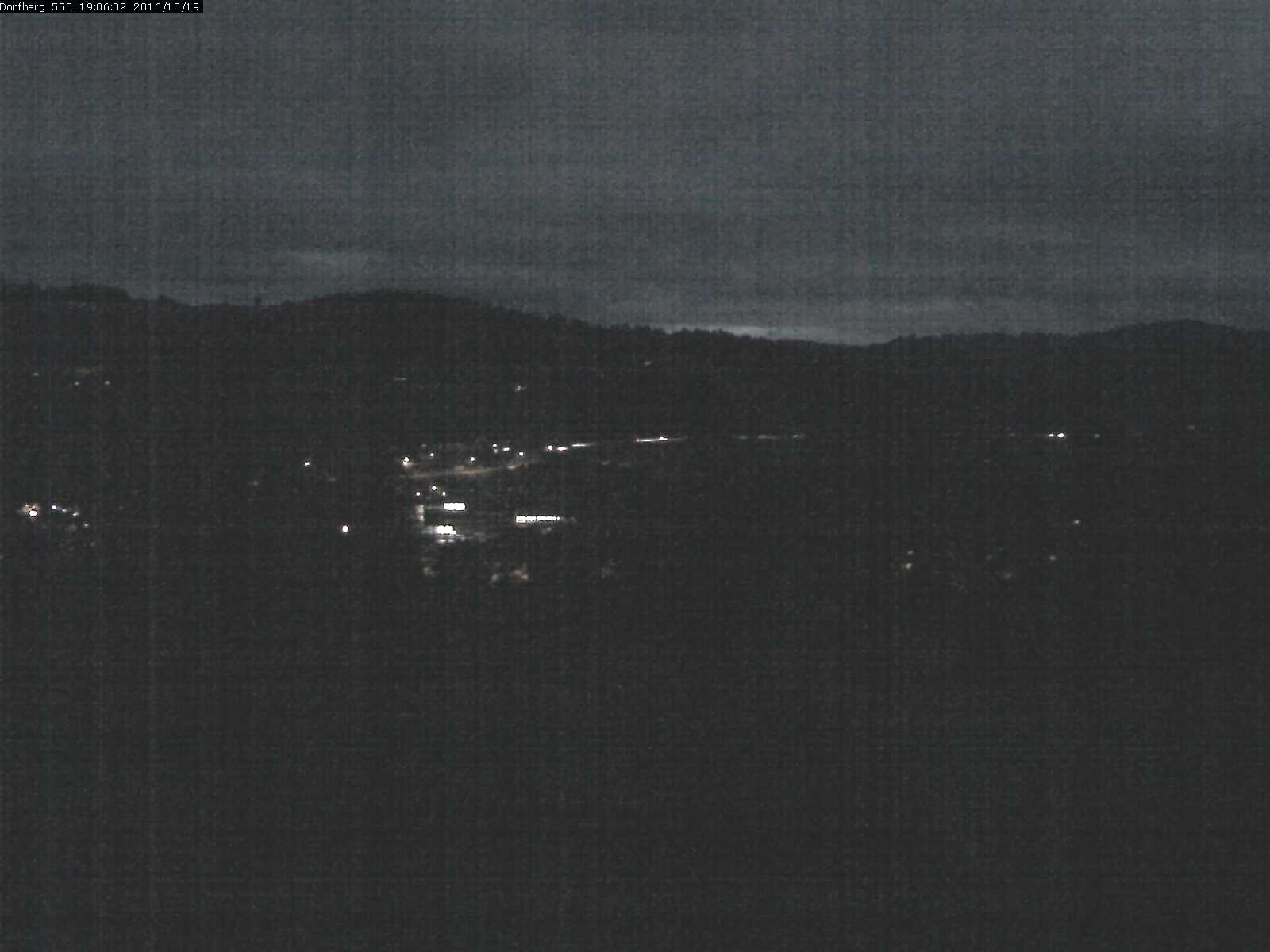 Webcam-Bild: Aussicht vom Dorfberg in Langnau 20161019-190601