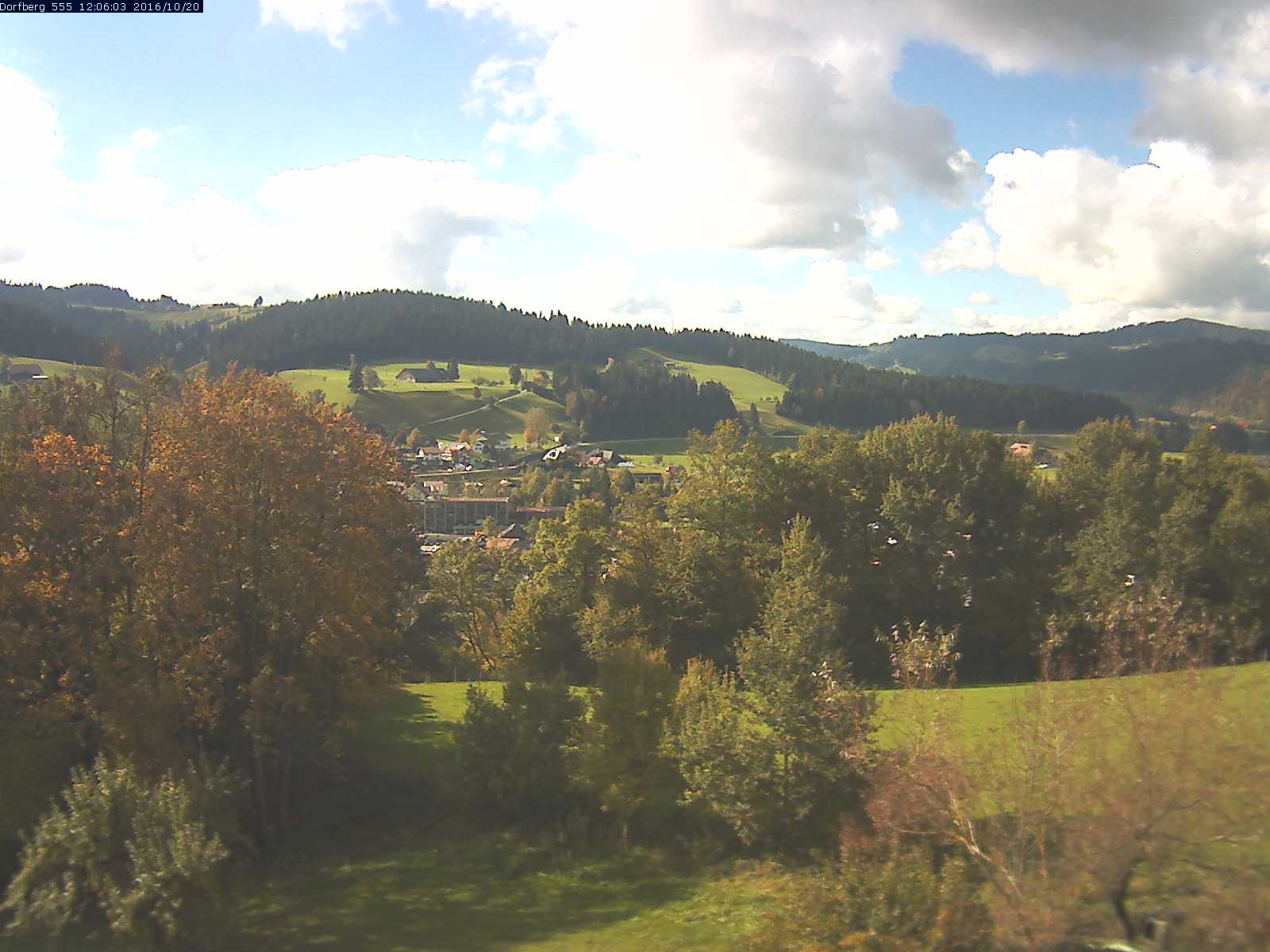 Webcam-Bild: Aussicht vom Dorfberg in Langnau 20161020-120601